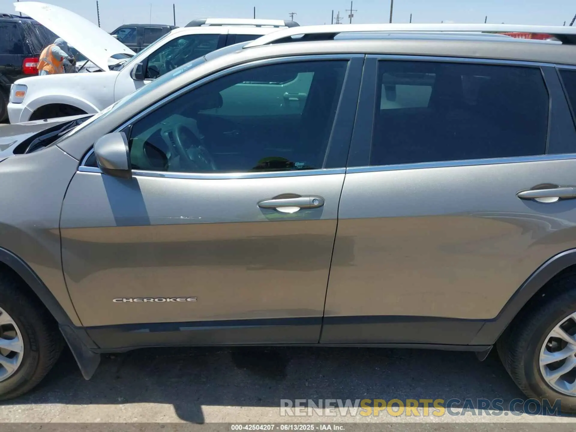 14 Photograph of a damaged car 1C4PJLCB7KD365667 JEEP CHEROKEE 2019
