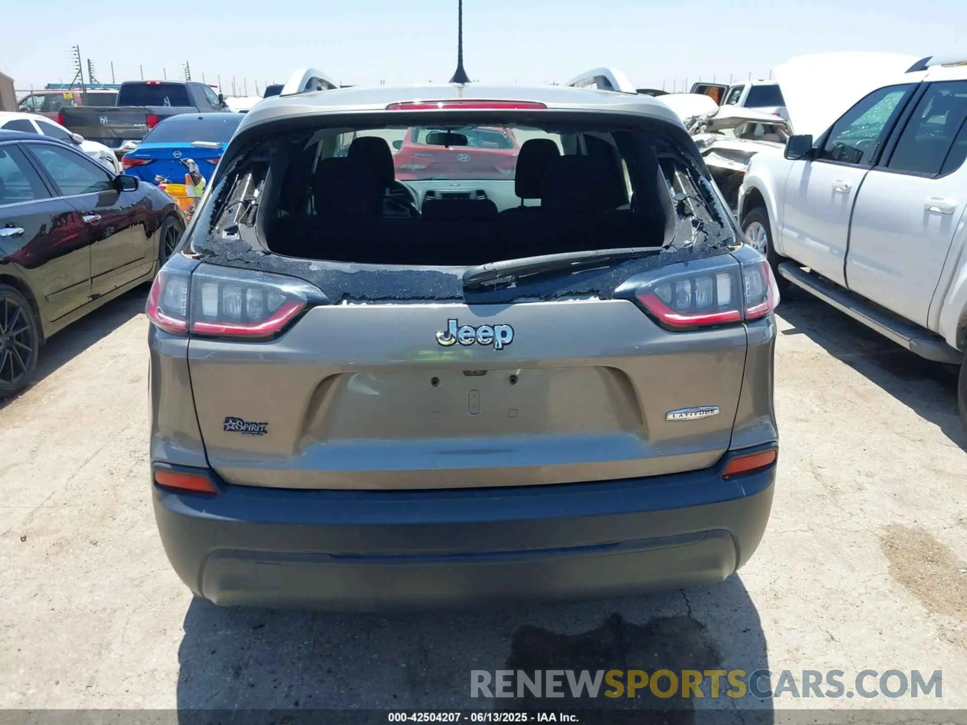 16 Photograph of a damaged car 1C4PJLCB7KD365667 JEEP CHEROKEE 2019