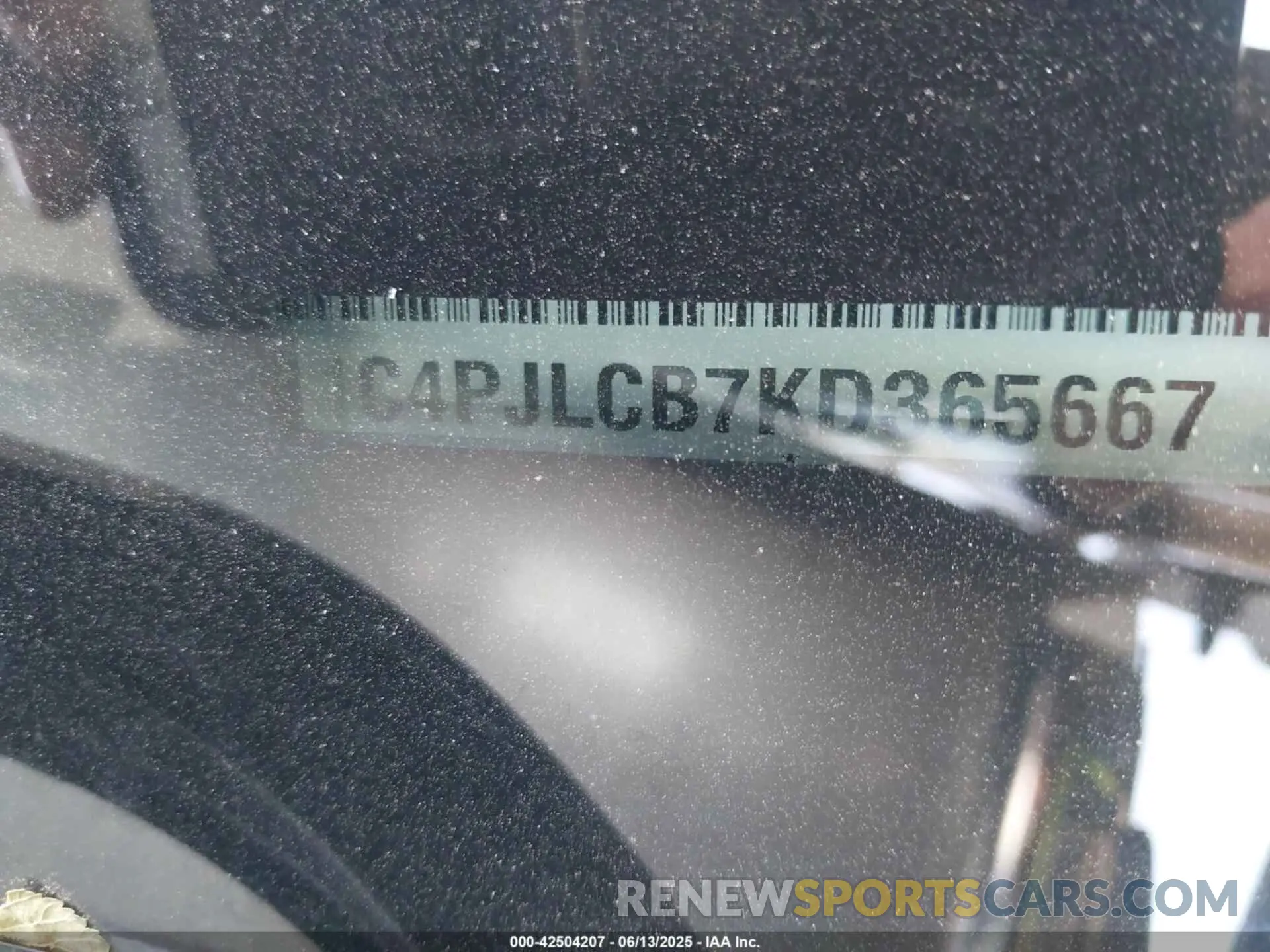 9 Photograph of a damaged car 1C4PJLCB7KD365667 JEEP CHEROKEE 2019