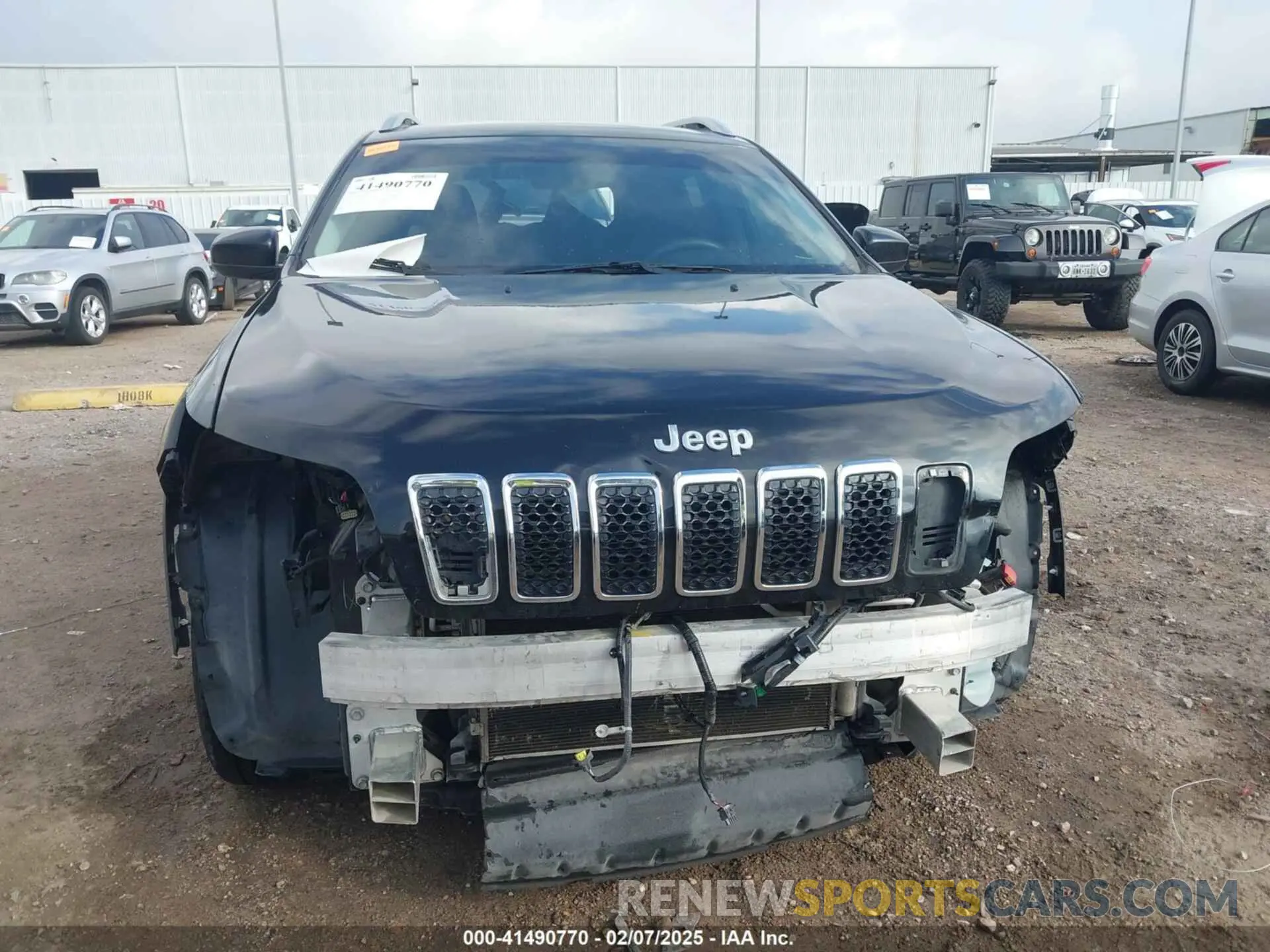 12 Photograph of a damaged car 1C4PJLCB8KD147771 JEEP CHEROKEE 2019