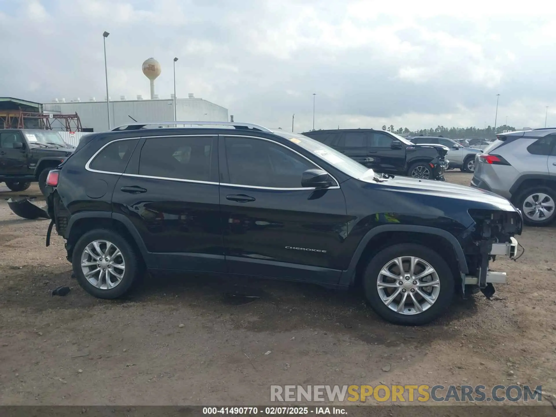 13 Photograph of a damaged car 1C4PJLCB8KD147771 JEEP CHEROKEE 2019