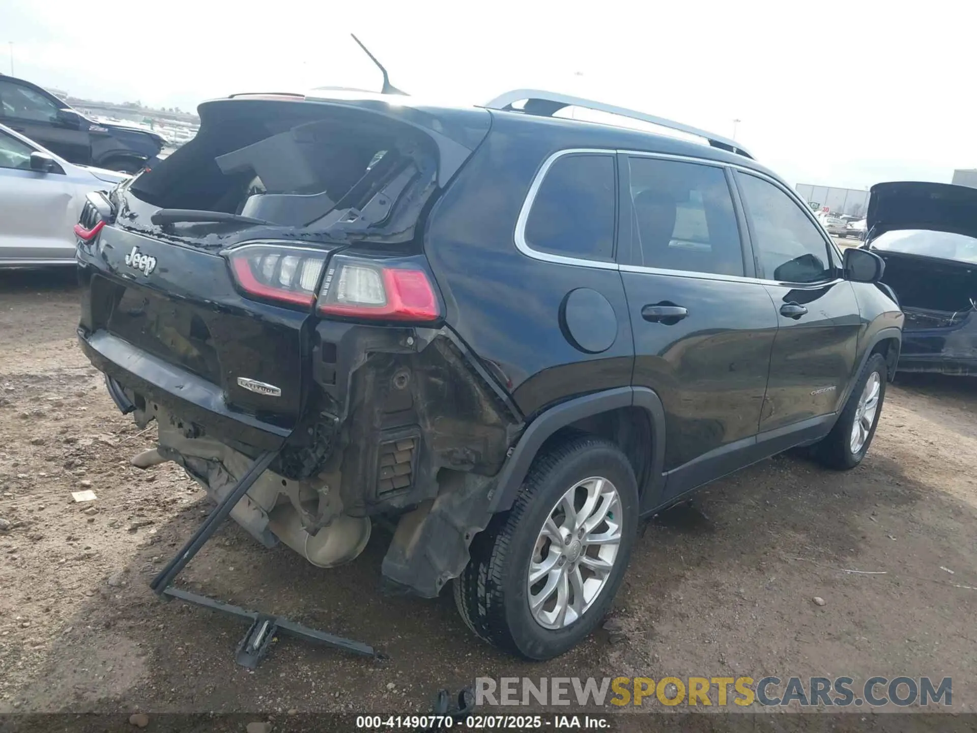 4 Photograph of a damaged car 1C4PJLCB8KD147771 JEEP CHEROKEE 2019