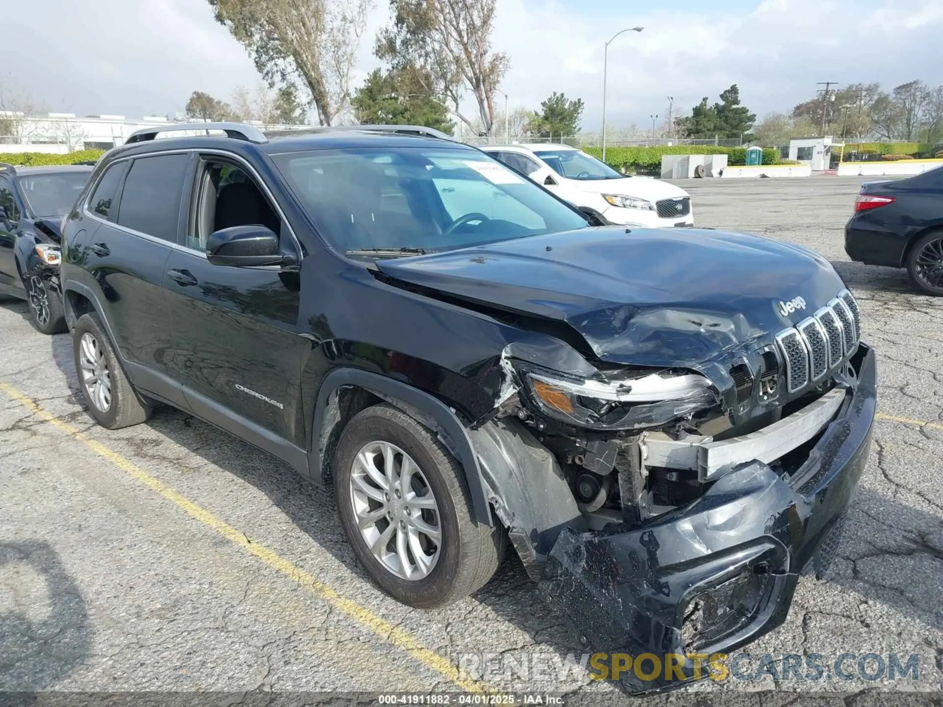 1 Photograph of a damaged car 1C4PJLCB8KD215423 JEEP CHEROKEE 2019