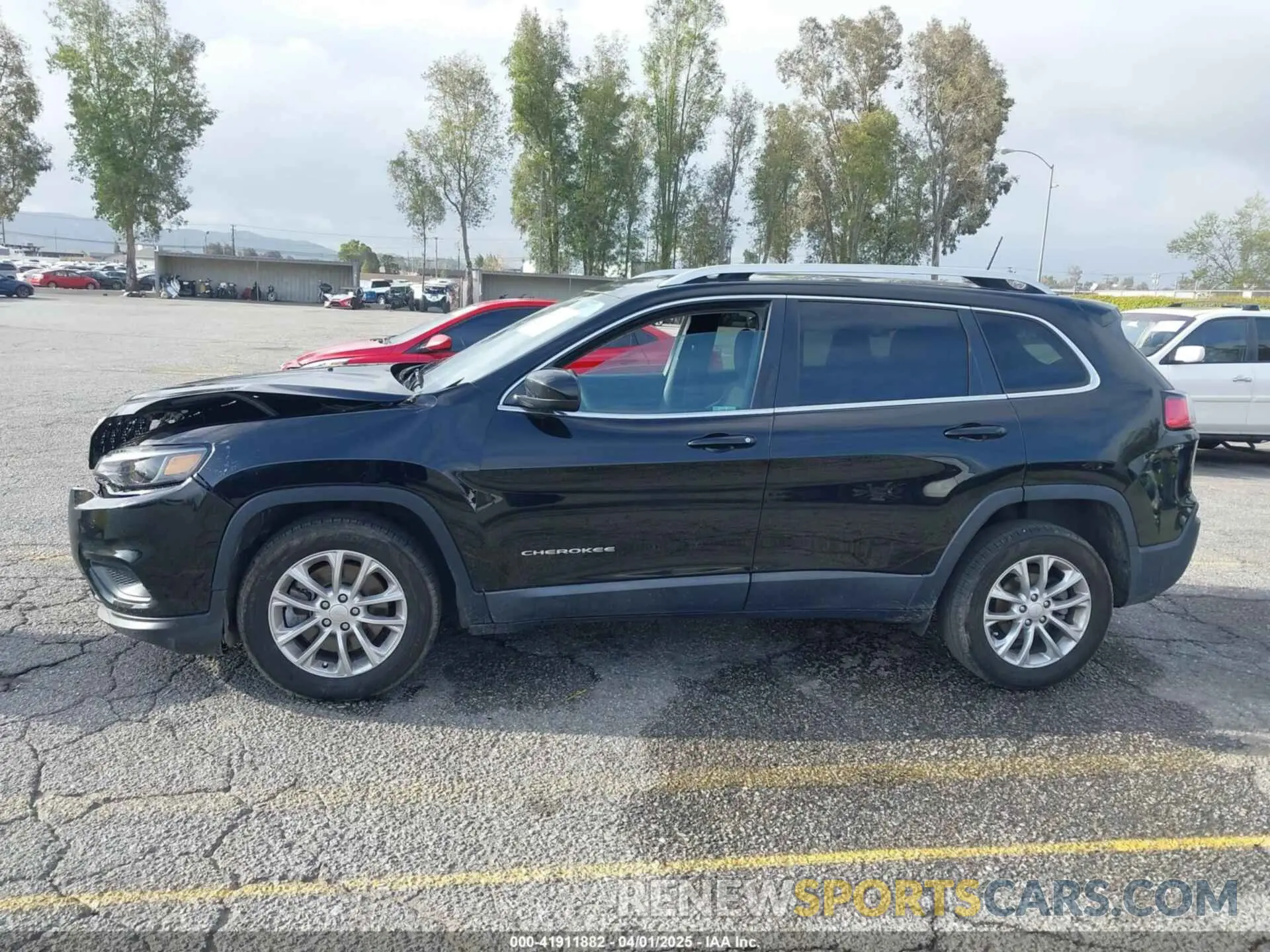 14 Photograph of a damaged car 1C4PJLCB8KD215423 JEEP CHEROKEE 2019
