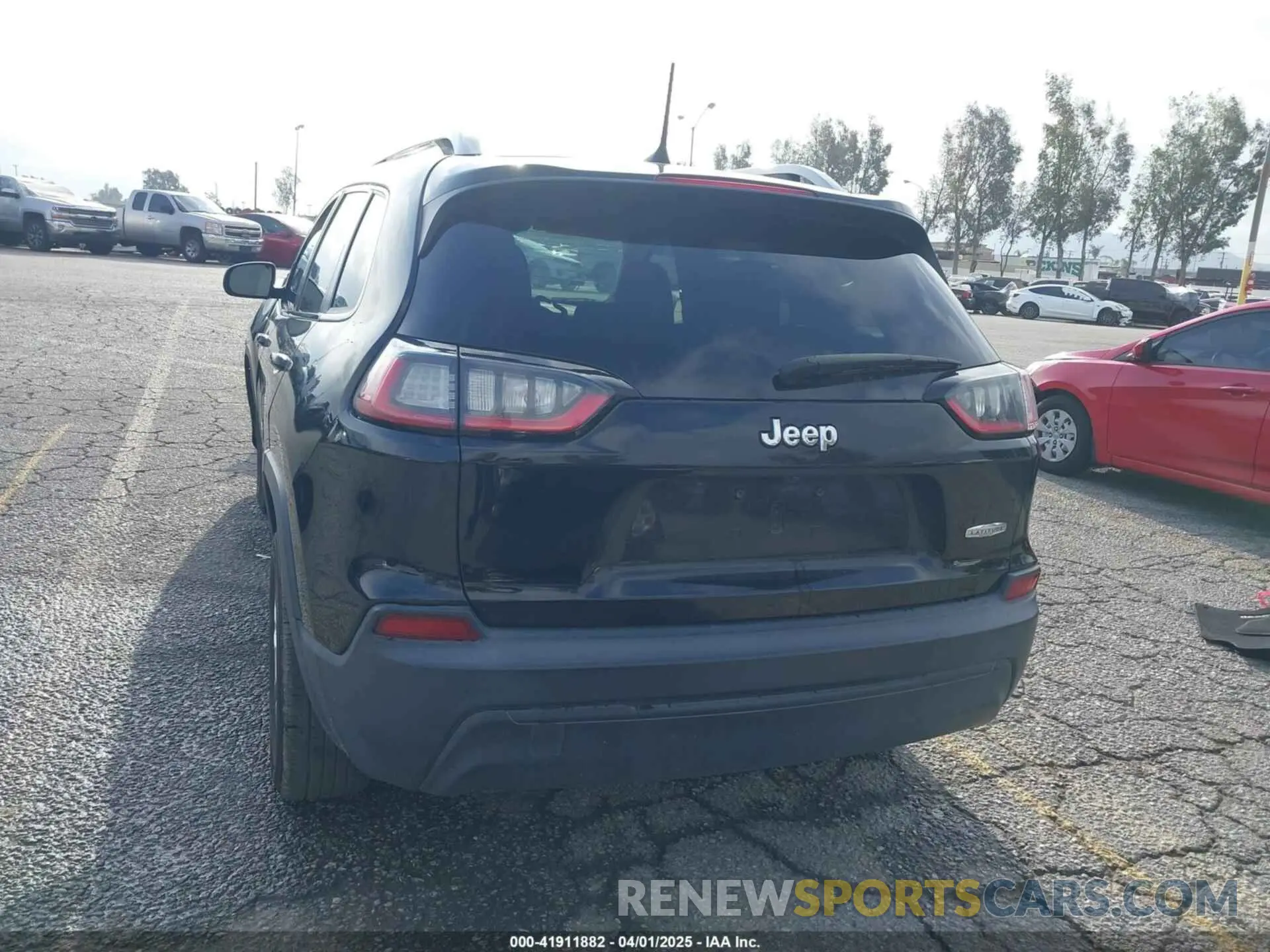16 Photograph of a damaged car 1C4PJLCB8KD215423 JEEP CHEROKEE 2019