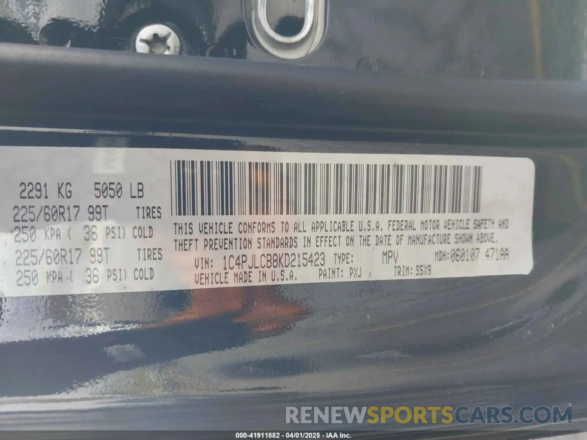 9 Photograph of a damaged car 1C4PJLCB8KD215423 JEEP CHEROKEE 2019