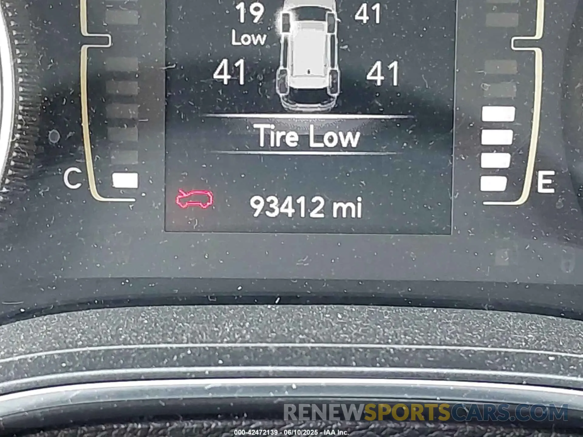 15 Photograph of a damaged car 1C4PJLCB8KD247692 JEEP CHEROKEE 2019