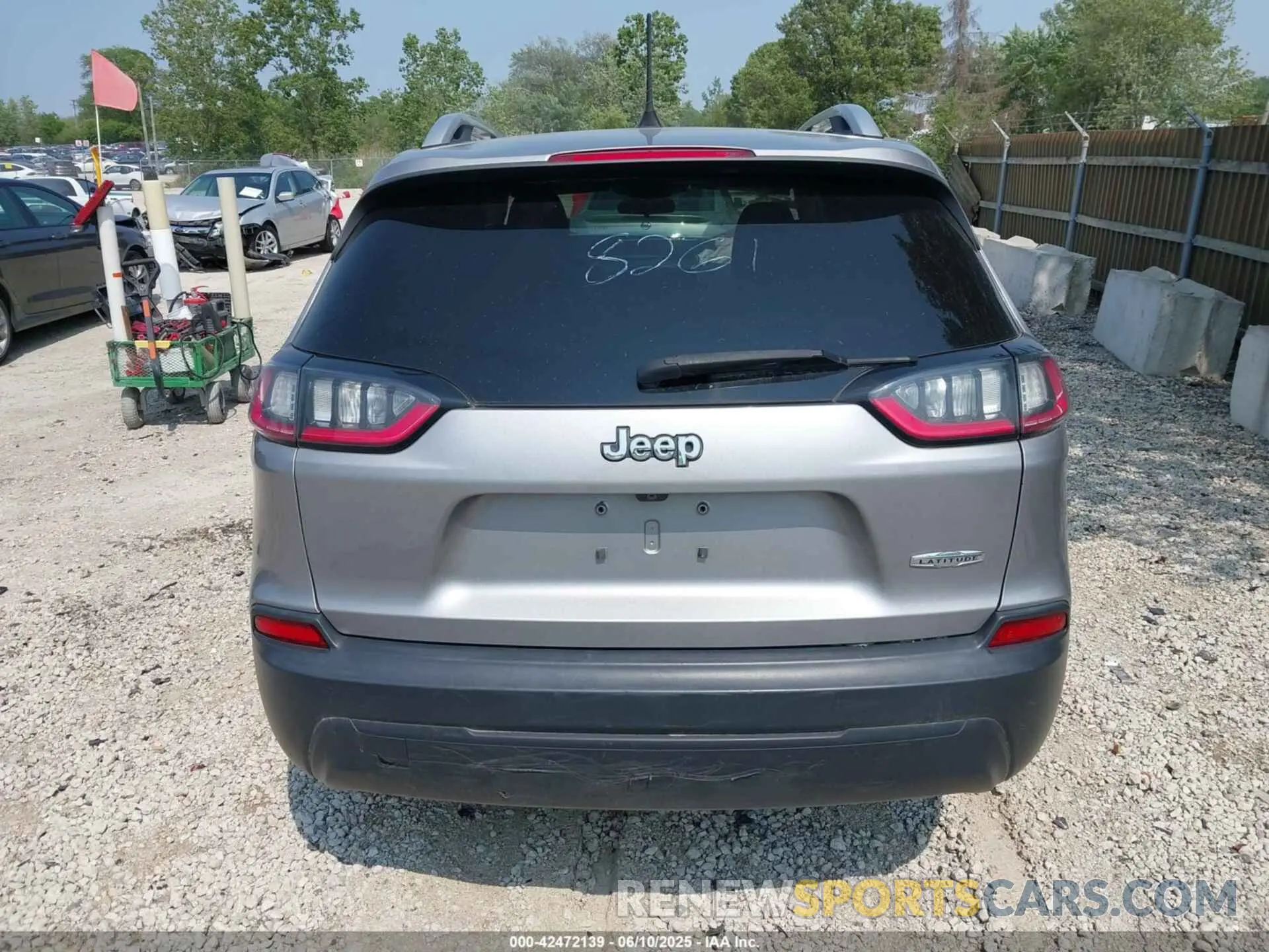 16 Photograph of a damaged car 1C4PJLCB8KD247692 JEEP CHEROKEE 2019