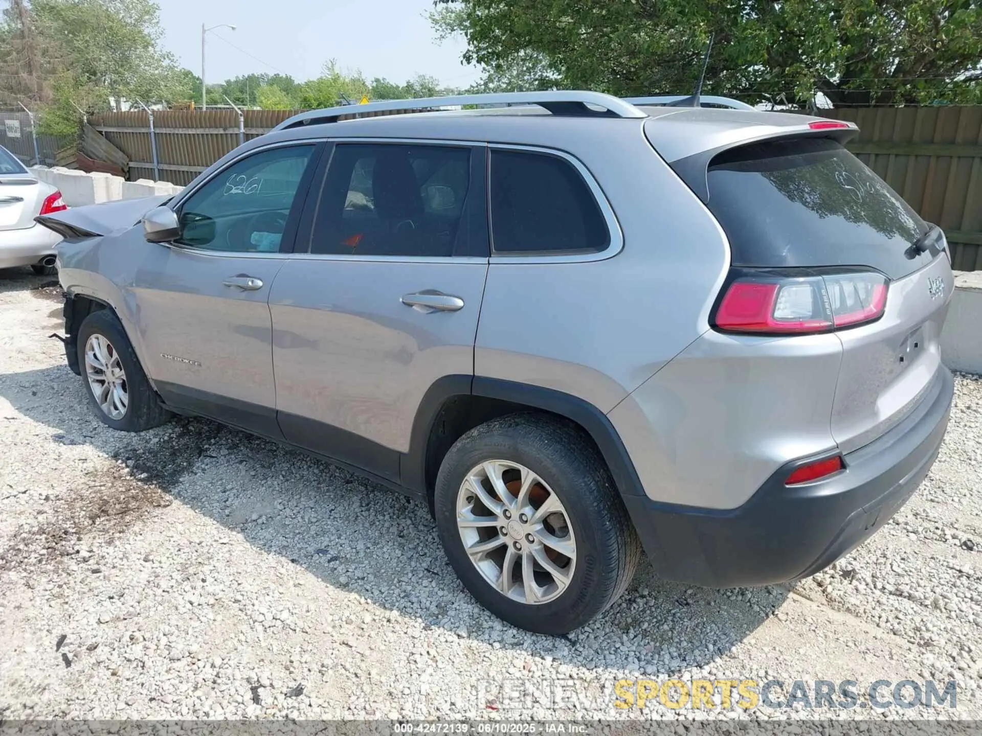 3 Photograph of a damaged car 1C4PJLCB8KD247692 JEEP CHEROKEE 2019