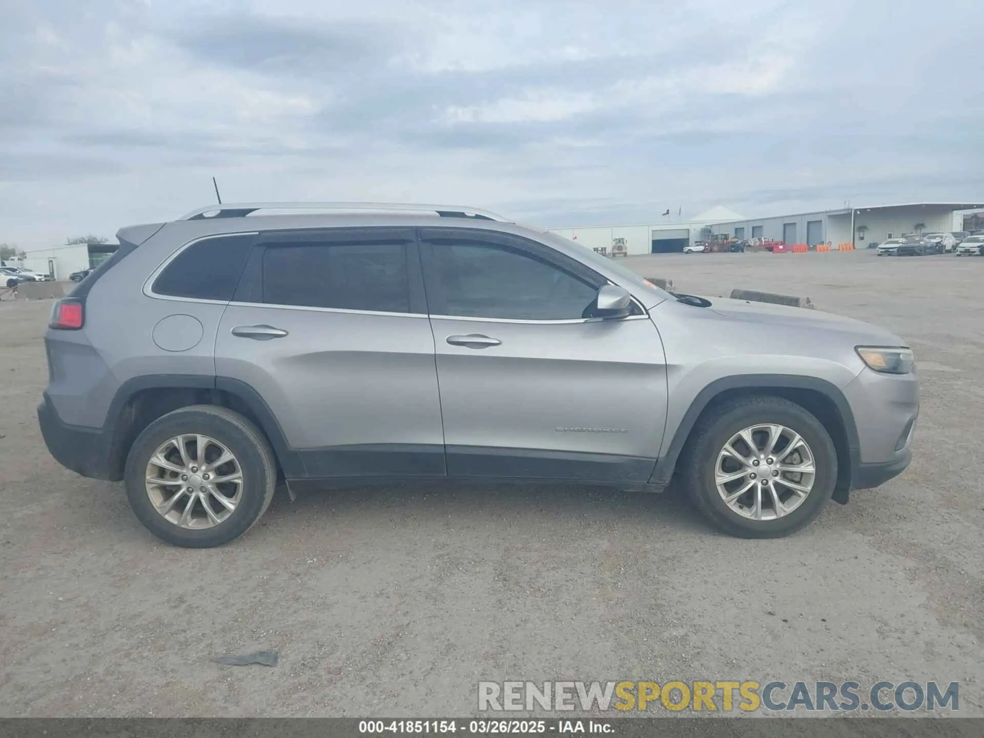 13 Photograph of a damaged car 1C4PJLCB8KD366438 JEEP CHEROKEE 2019