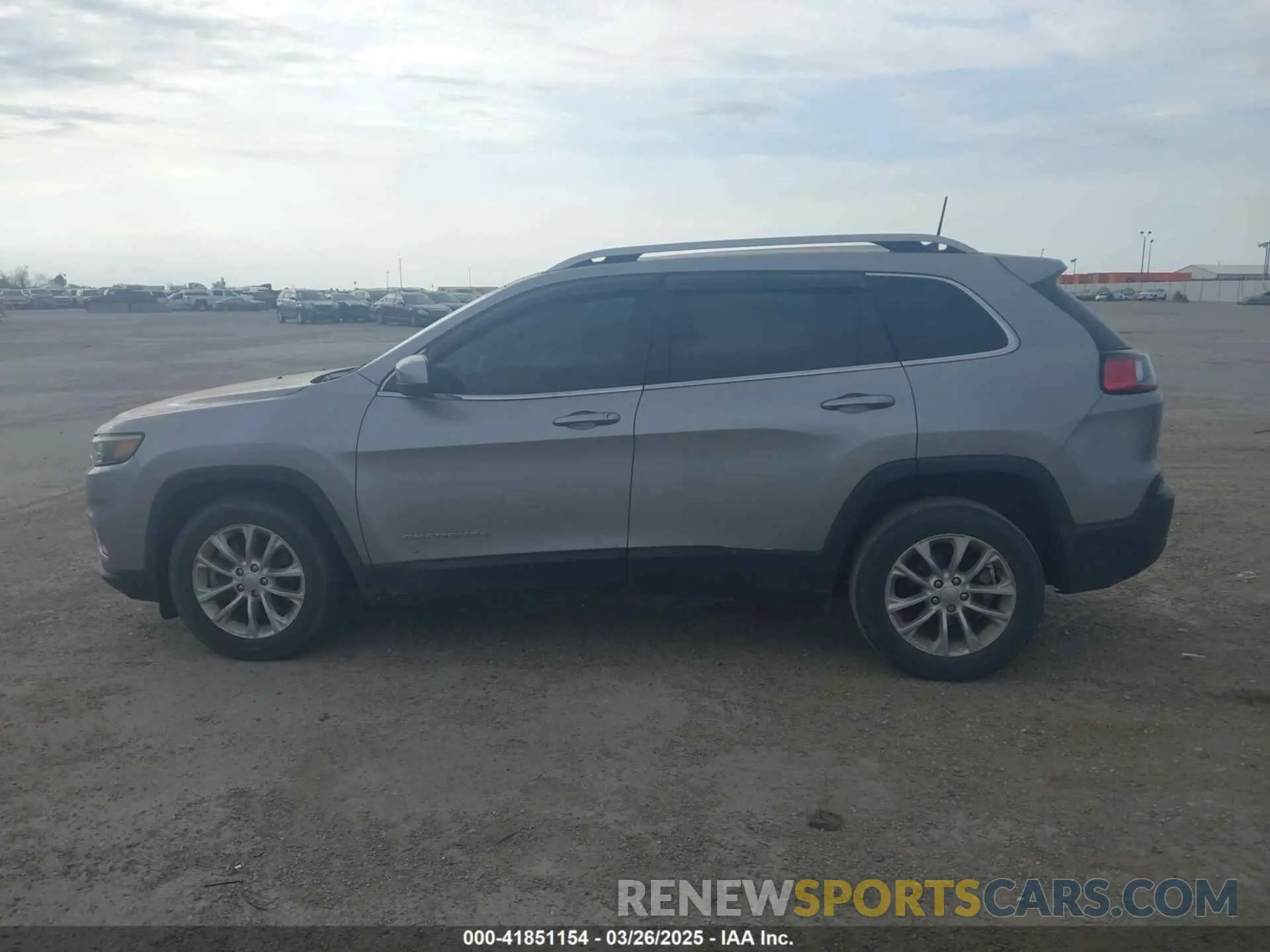 14 Photograph of a damaged car 1C4PJLCB8KD366438 JEEP CHEROKEE 2019