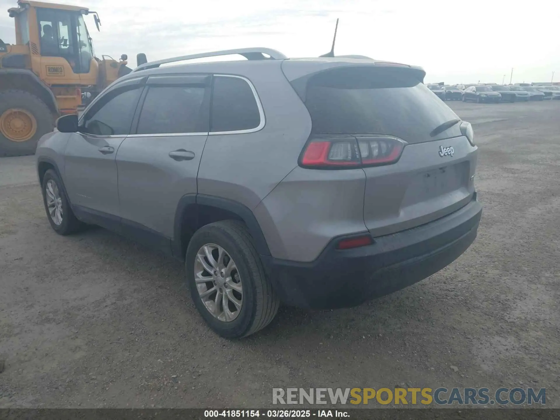 3 Photograph of a damaged car 1C4PJLCB8KD366438 JEEP CHEROKEE 2019