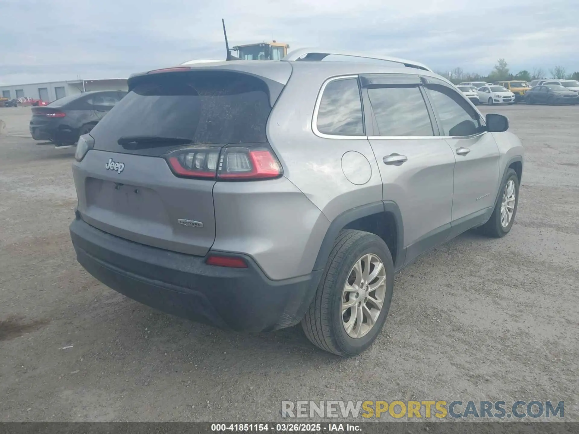 4 Photograph of a damaged car 1C4PJLCB8KD366438 JEEP CHEROKEE 2019