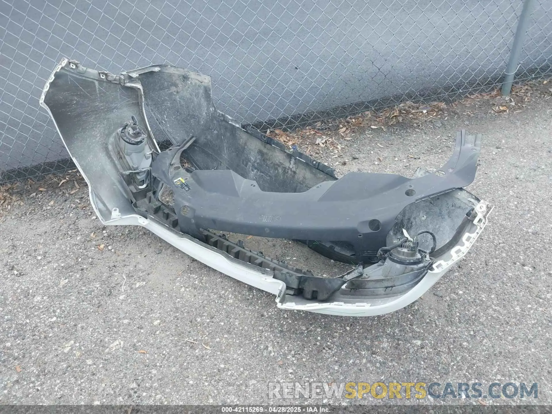 12 Photograph of a damaged car 1C4PJLCB8KD416836 JEEP CHEROKEE 2019