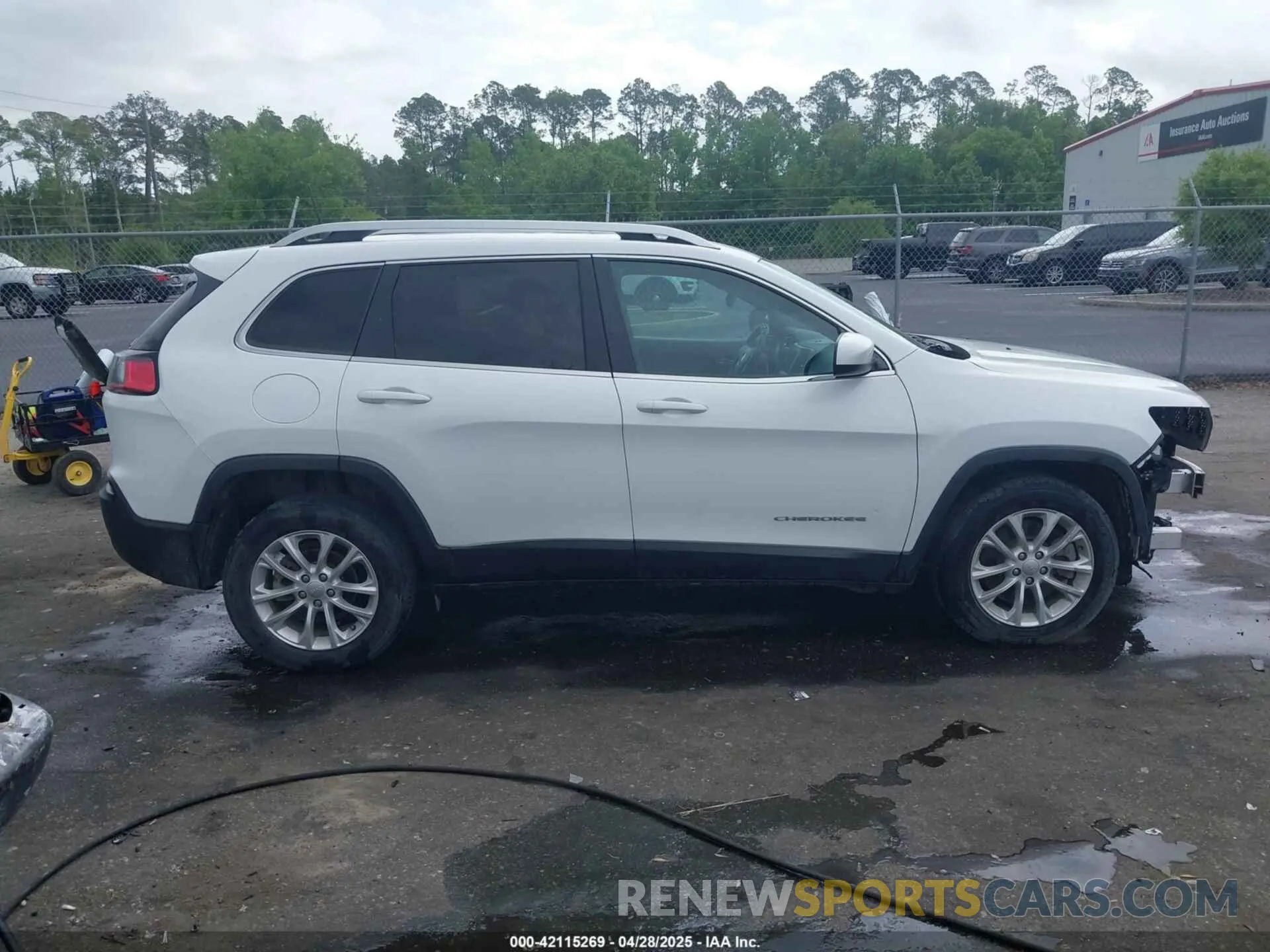 14 Photograph of a damaged car 1C4PJLCB8KD416836 JEEP CHEROKEE 2019