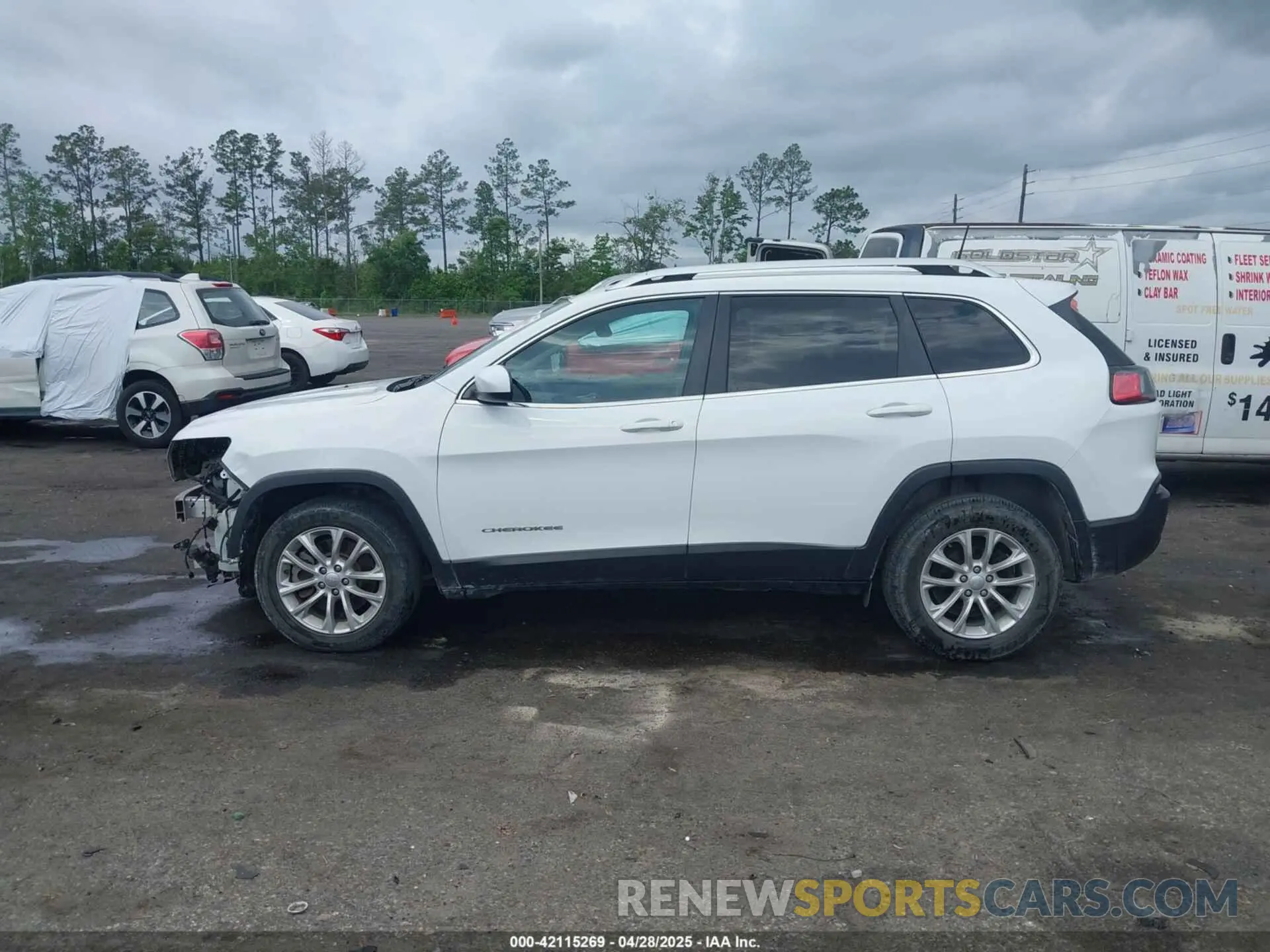 15 Photograph of a damaged car 1C4PJLCB8KD416836 JEEP CHEROKEE 2019