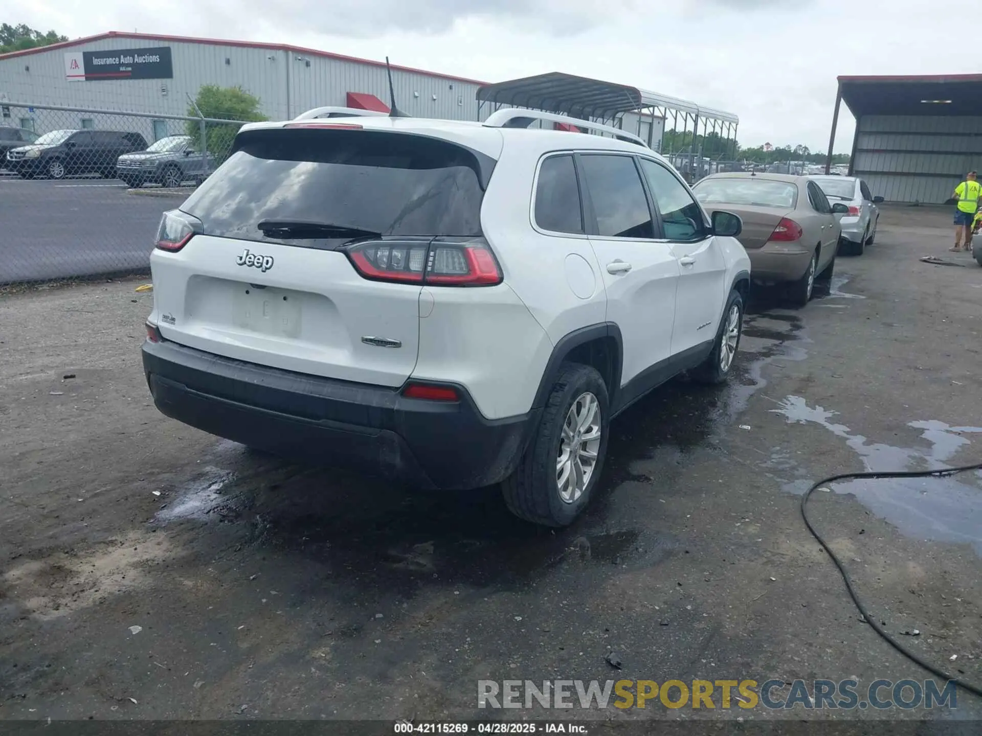 4 Photograph of a damaged car 1C4PJLCB8KD416836 JEEP CHEROKEE 2019