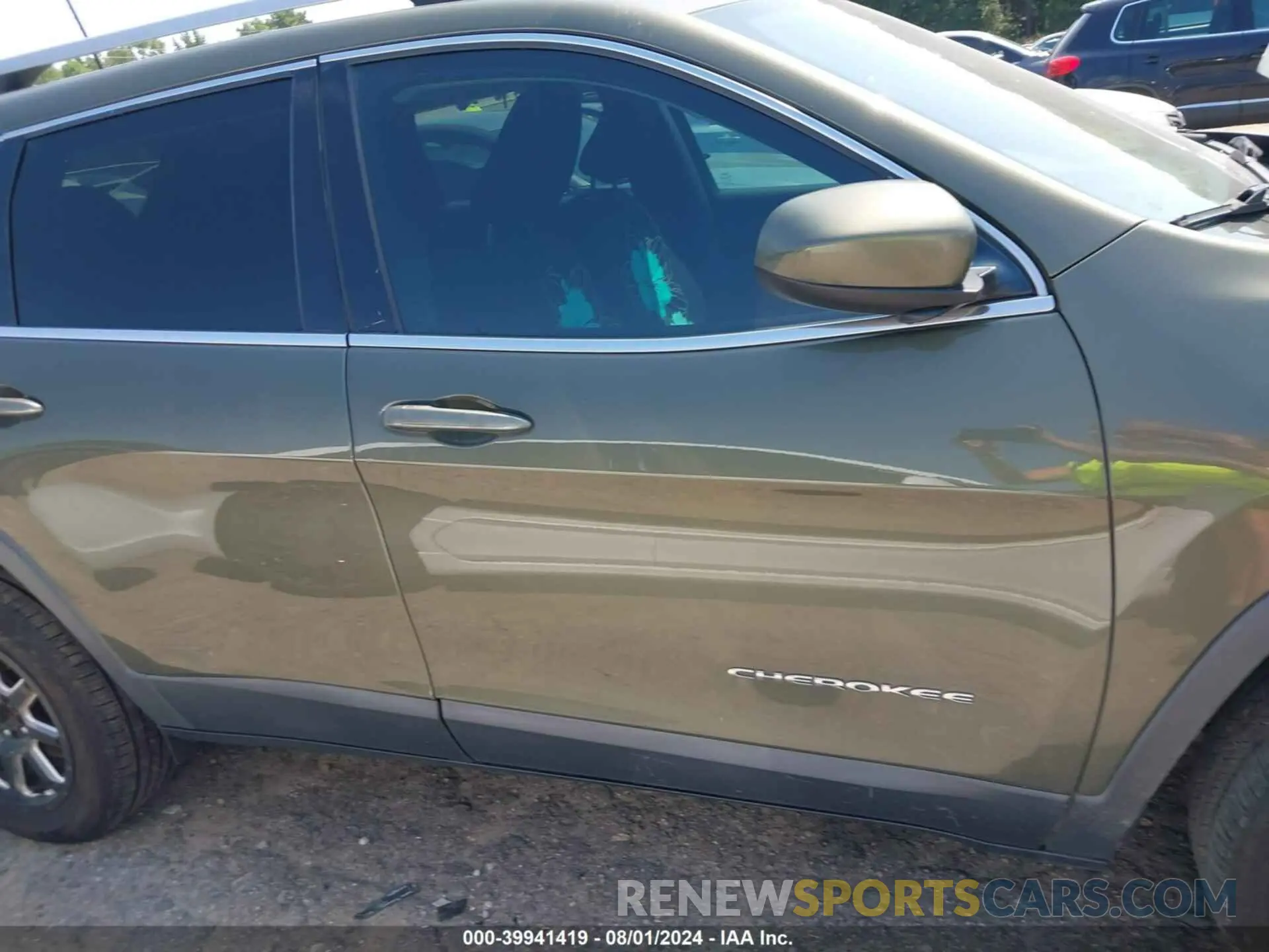 13 Photograph of a damaged car 1C4PJLCB9KD109451 JEEP CHEROKEE 2019