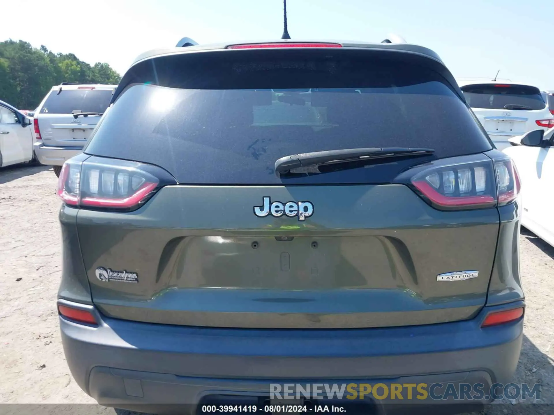 16 Photograph of a damaged car 1C4PJLCB9KD109451 JEEP CHEROKEE 2019