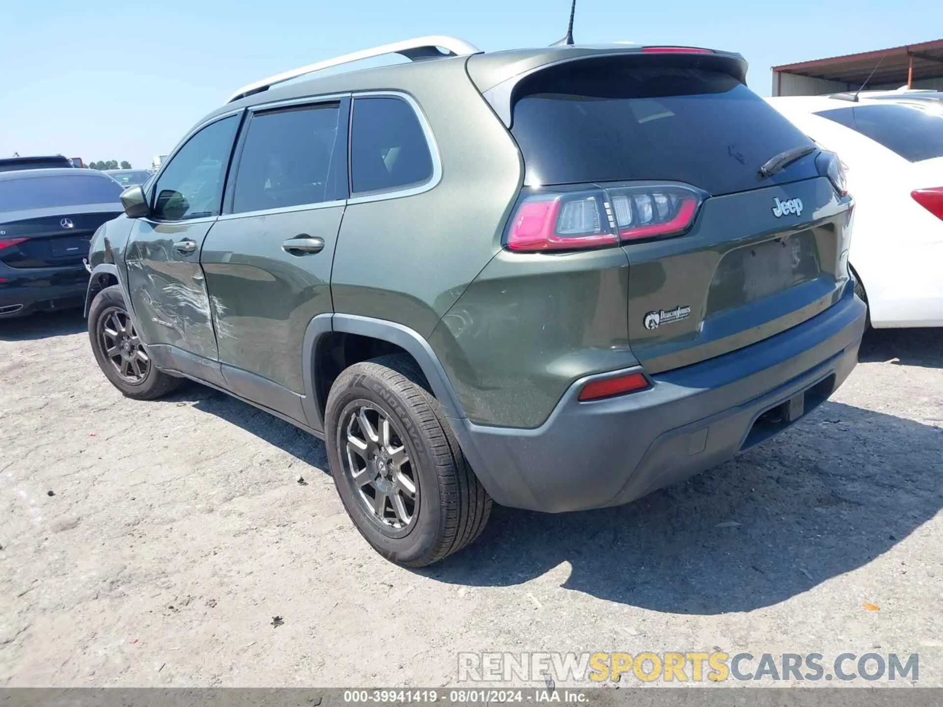 3 Photograph of a damaged car 1C4PJLCB9KD109451 JEEP CHEROKEE 2019