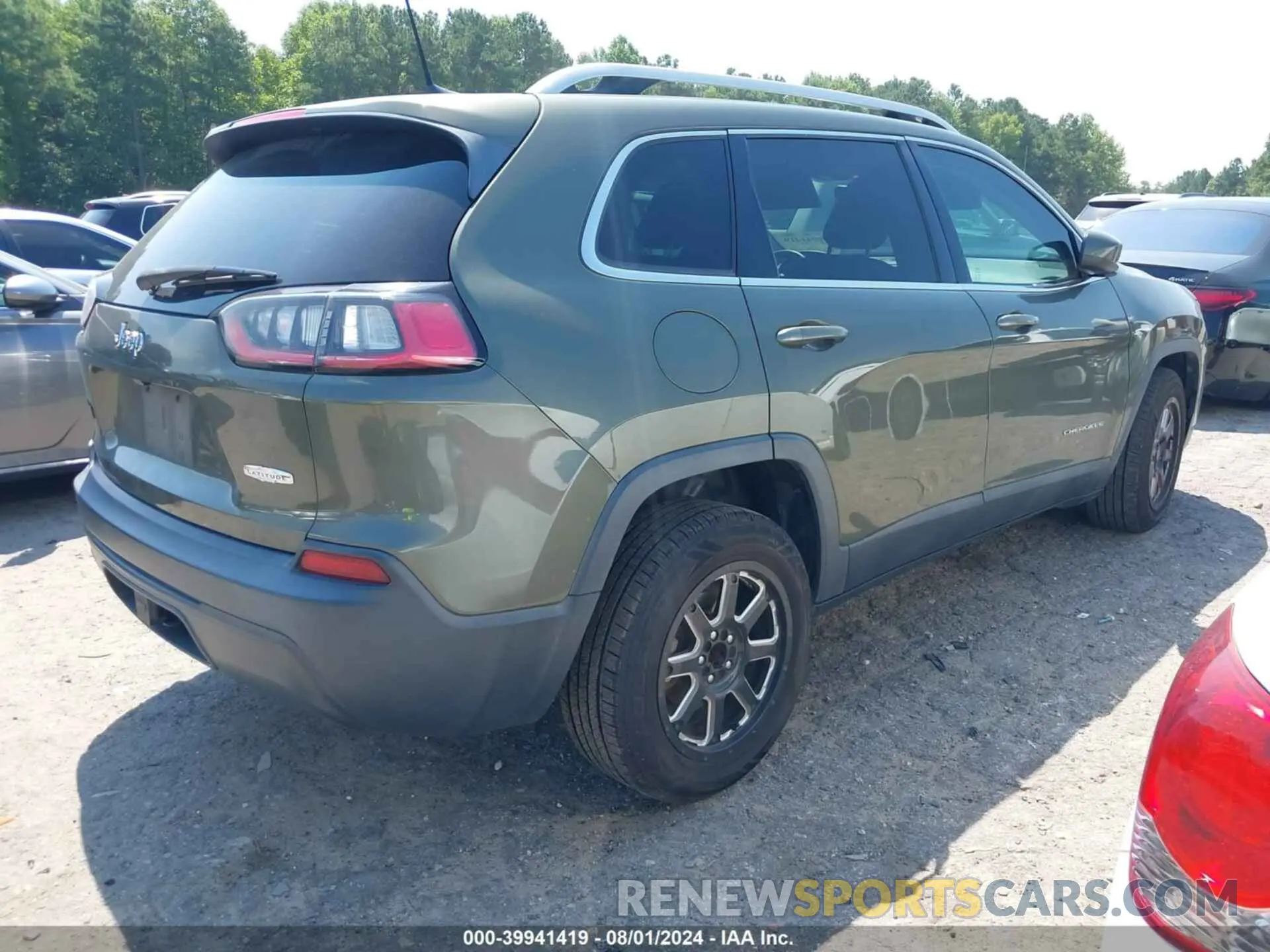 4 Photograph of a damaged car 1C4PJLCB9KD109451 JEEP CHEROKEE 2019