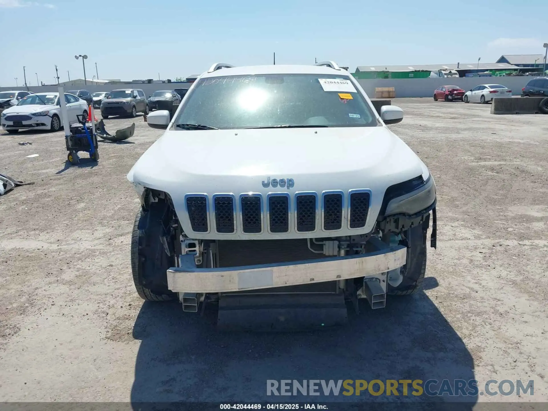 13 Photograph of a damaged car 1C4PJLCB9KD285111 JEEP CHEROKEE 2019