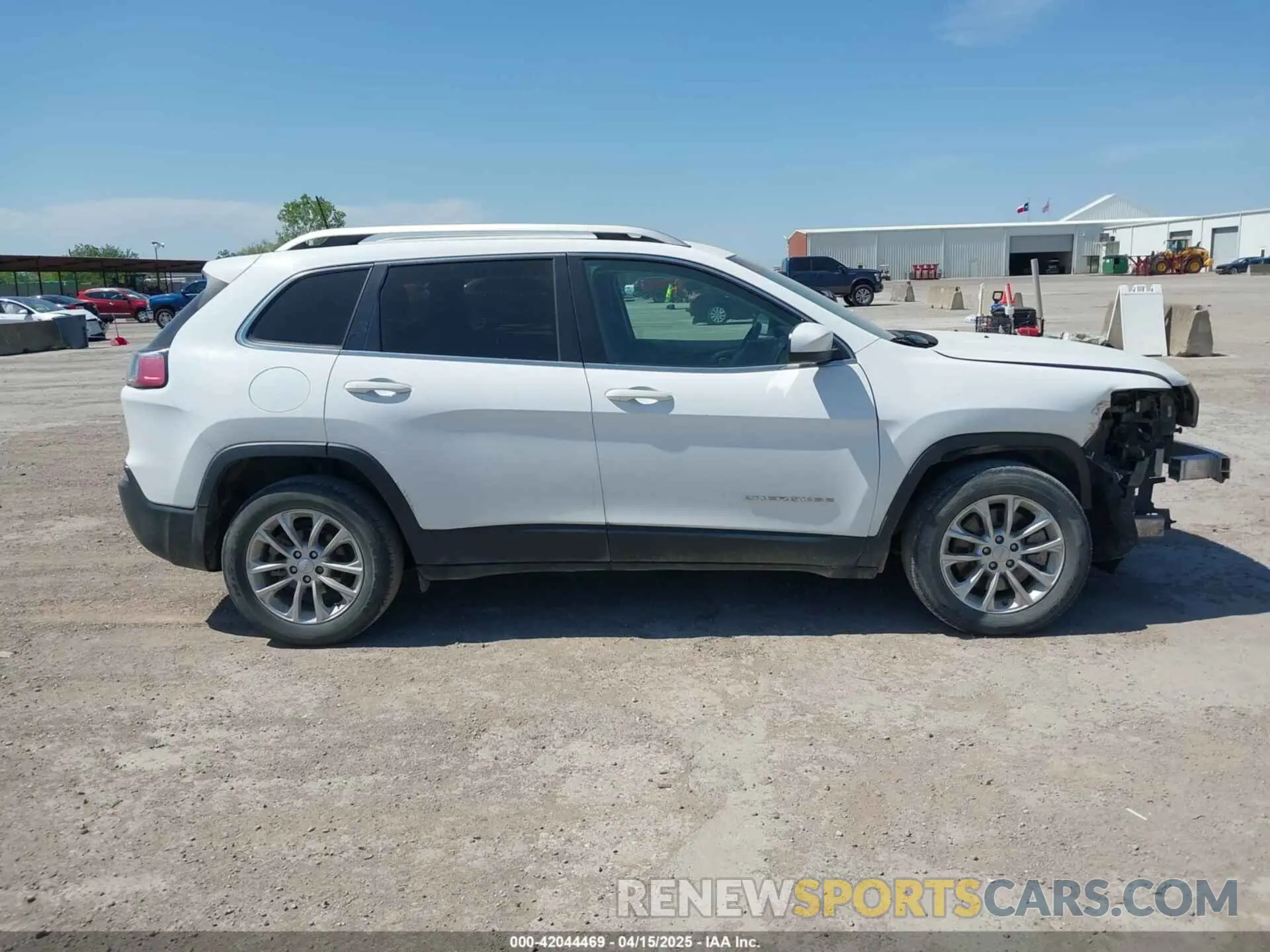 14 Photograph of a damaged car 1C4PJLCB9KD285111 JEEP CHEROKEE 2019
