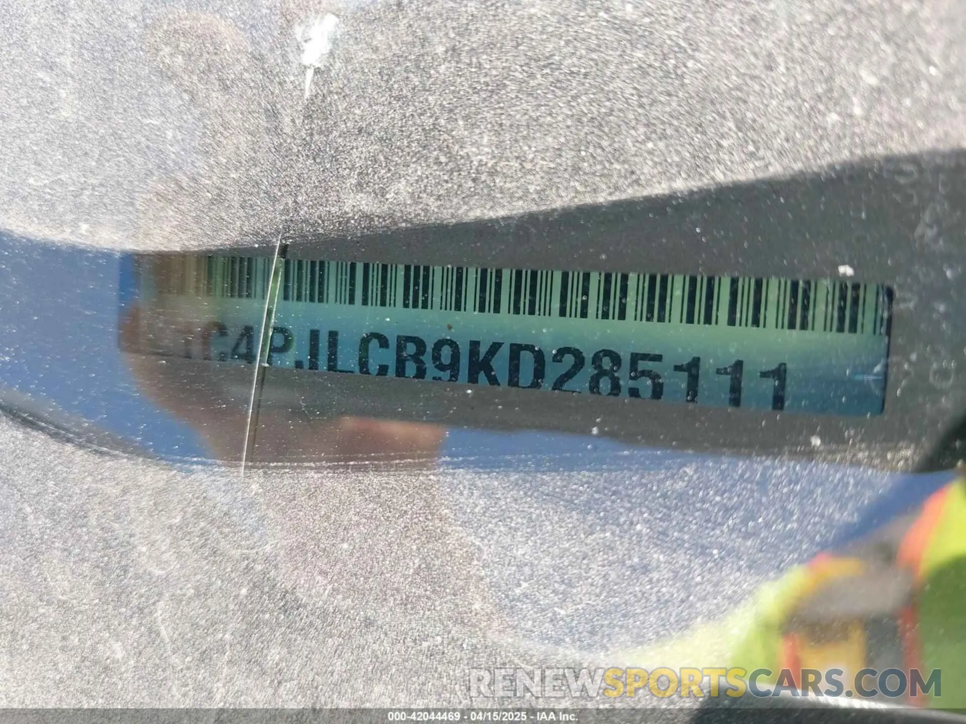 18 Photograph of a damaged car 1C4PJLCB9KD285111 JEEP CHEROKEE 2019