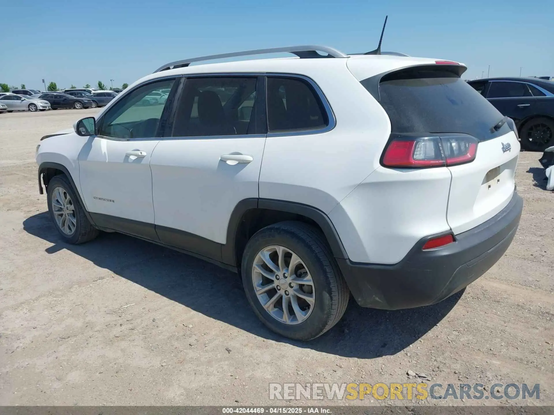 3 Photograph of a damaged car 1C4PJLCB9KD285111 JEEP CHEROKEE 2019