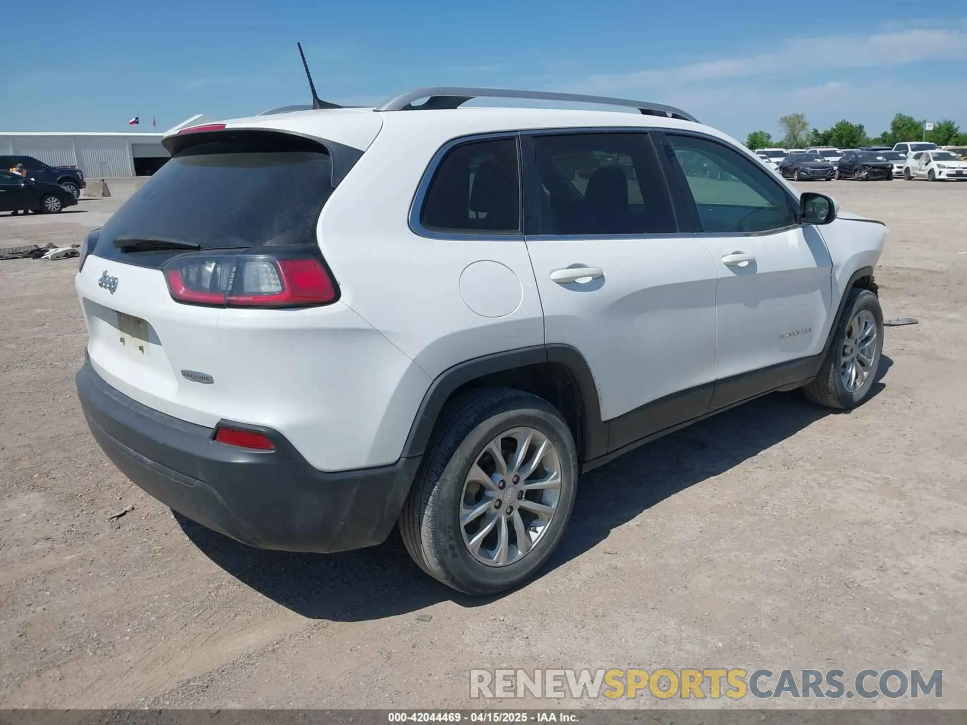 4 Photograph of a damaged car 1C4PJLCB9KD285111 JEEP CHEROKEE 2019