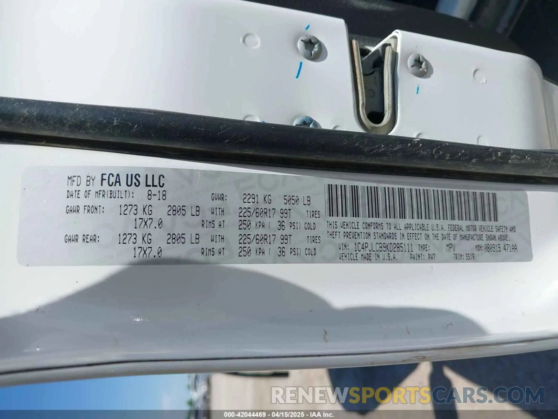 9 Photograph of a damaged car 1C4PJLCB9KD285111 JEEP CHEROKEE 2019