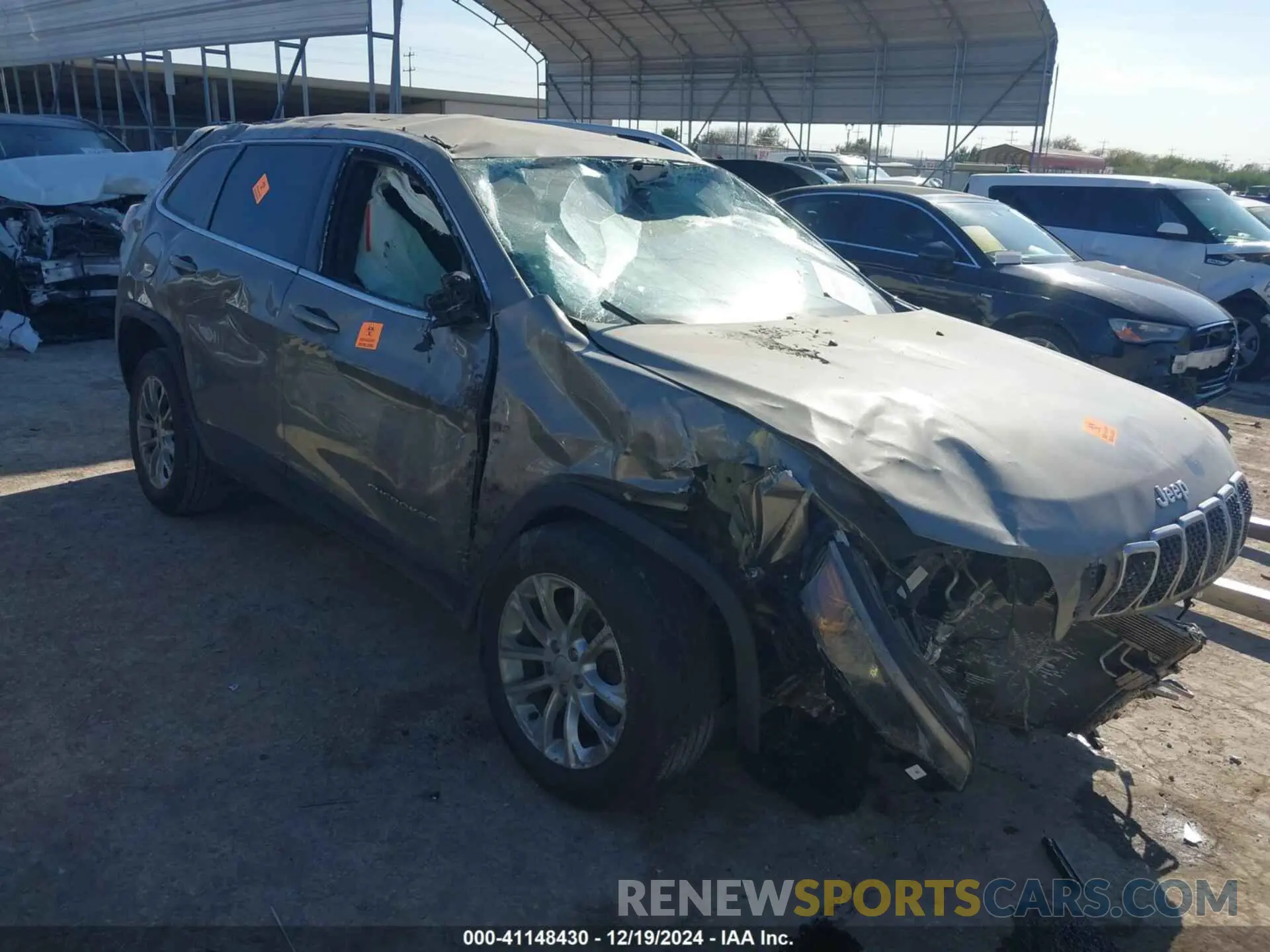 1 Photograph of a damaged car 1C4PJLCB9KD396080 JEEP CHEROKEE 2019