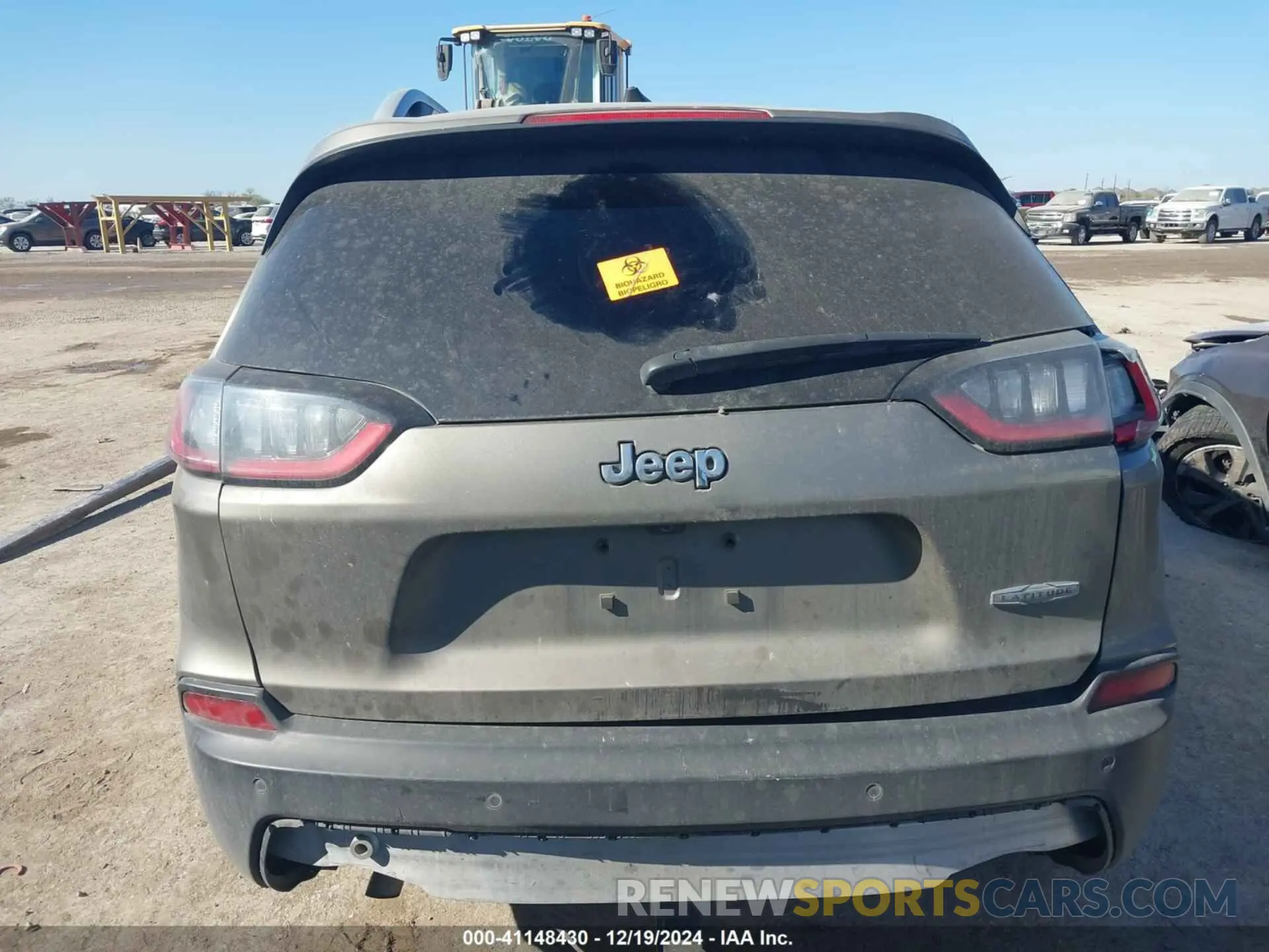 16 Photograph of a damaged car 1C4PJLCB9KD396080 JEEP CHEROKEE 2019