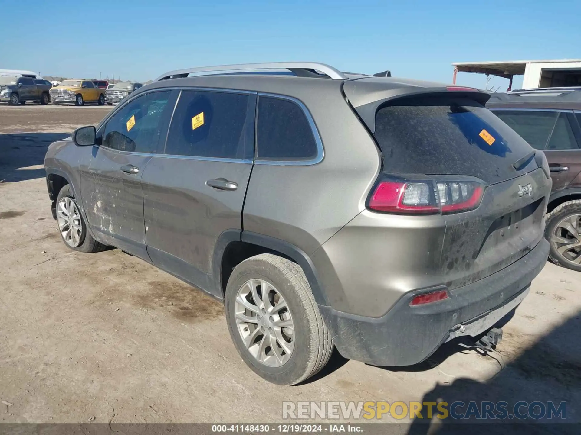 3 Photograph of a damaged car 1C4PJLCB9KD396080 JEEP CHEROKEE 2019