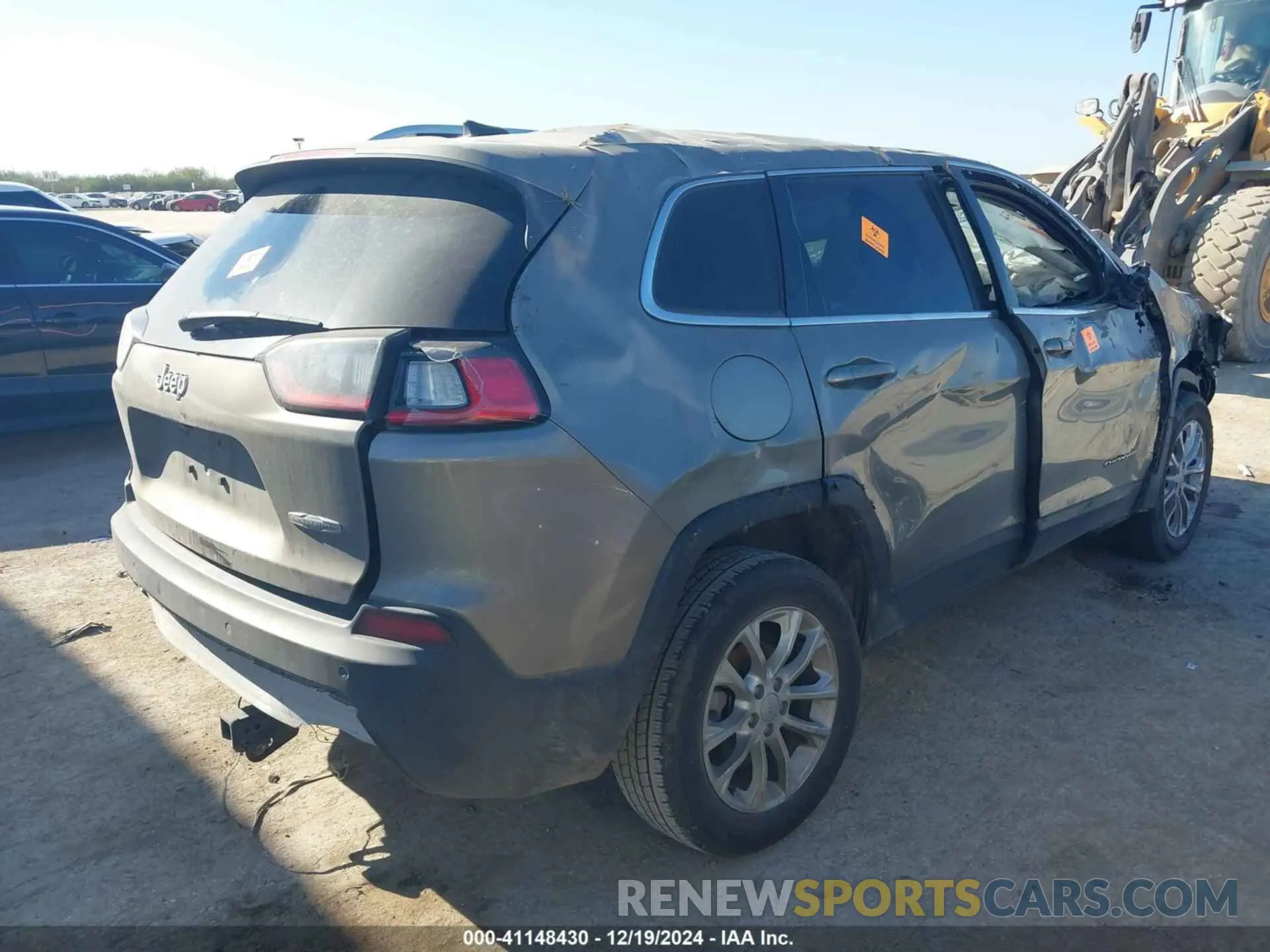 4 Photograph of a damaged car 1C4PJLCB9KD396080 JEEP CHEROKEE 2019