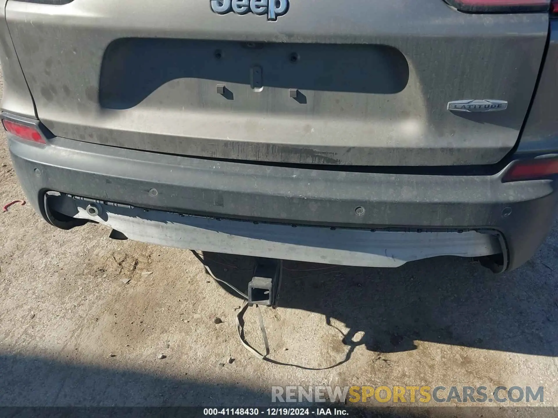 6 Photograph of a damaged car 1C4PJLCB9KD396080 JEEP CHEROKEE 2019