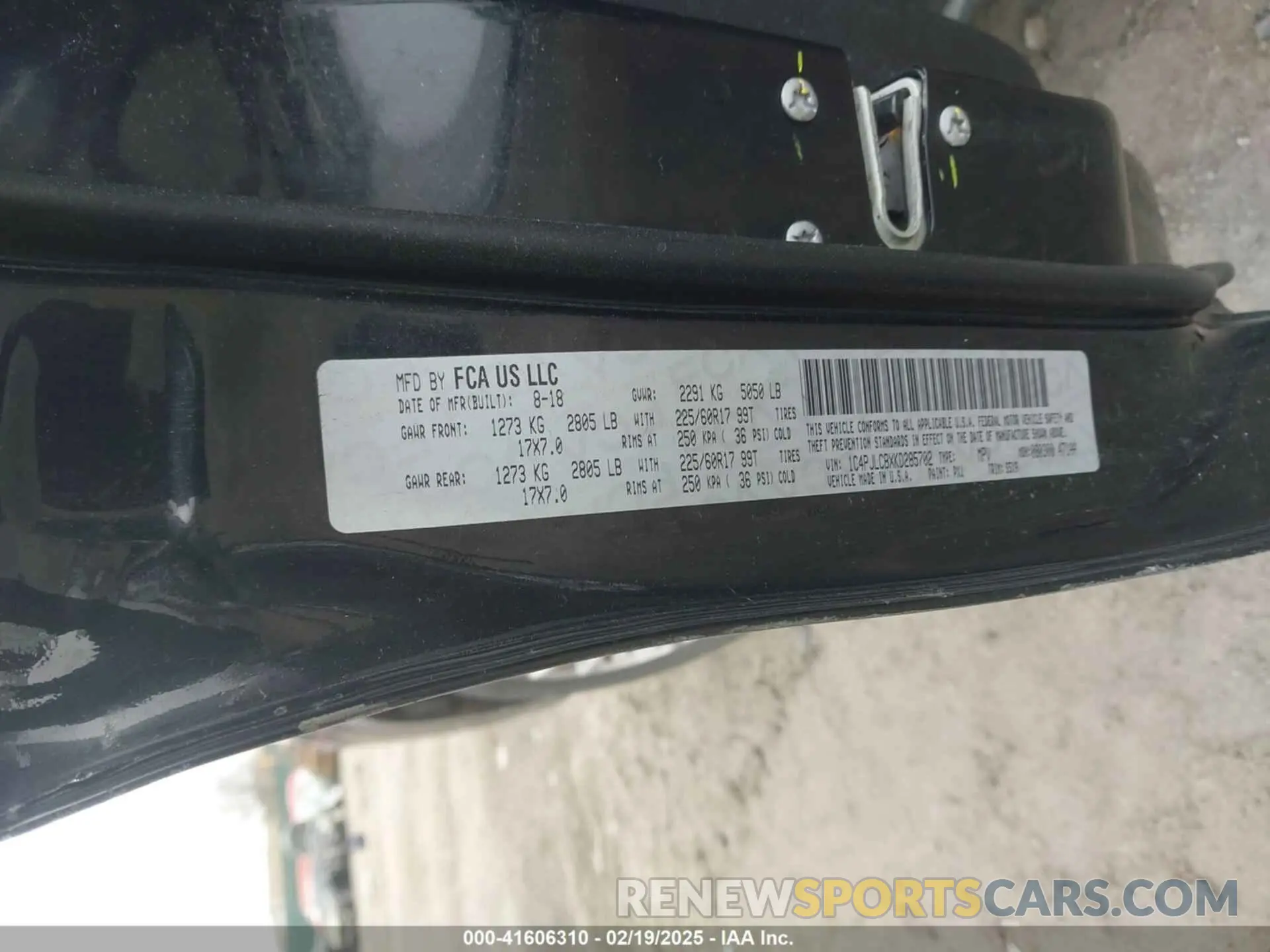 9 Photograph of a damaged car 1C4PJLCBXKD285702 JEEP CHEROKEE 2019
