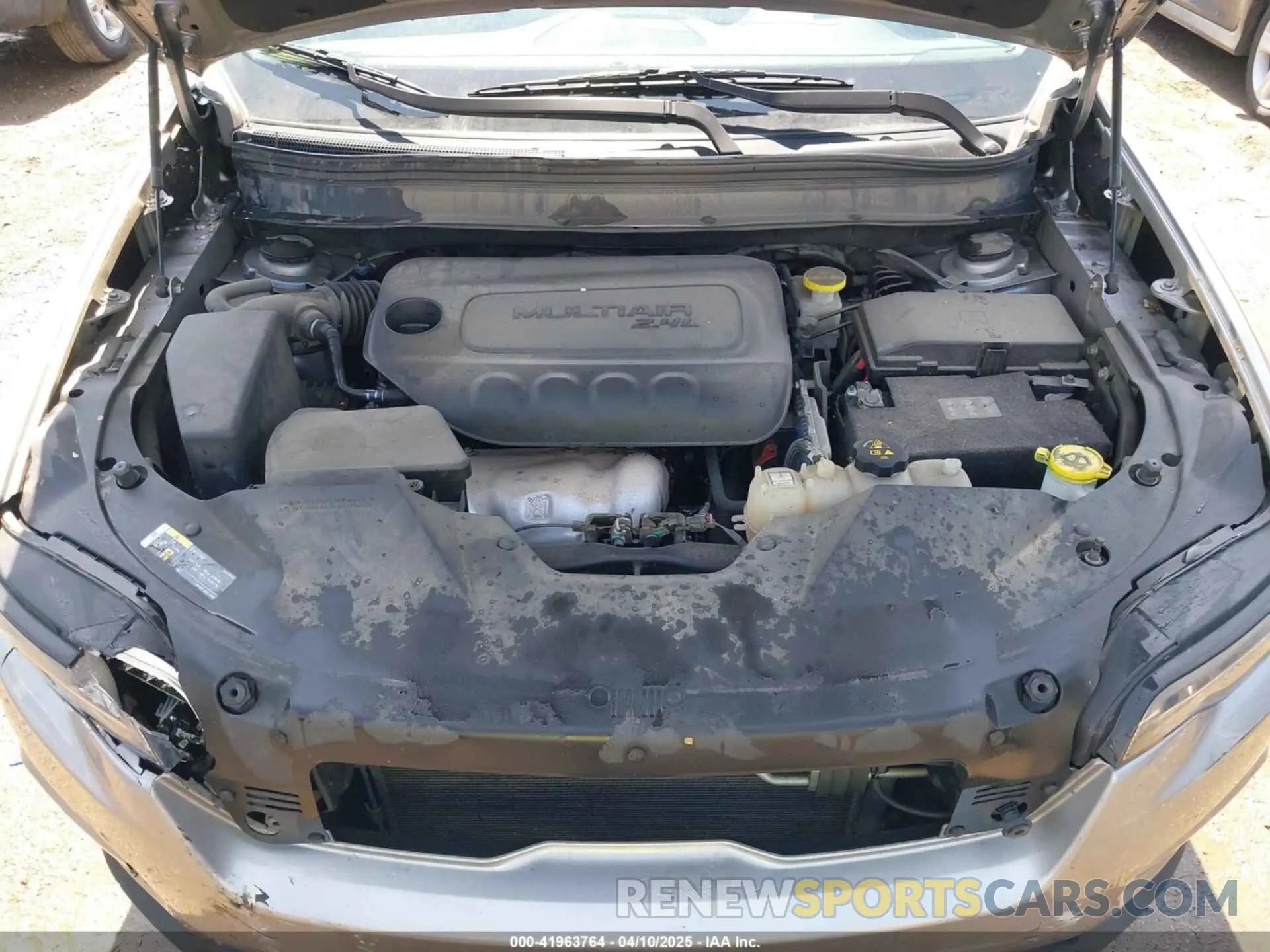 10 Photograph of a damaged car 1C4PJLCBXKD370636 JEEP CHEROKEE 2019