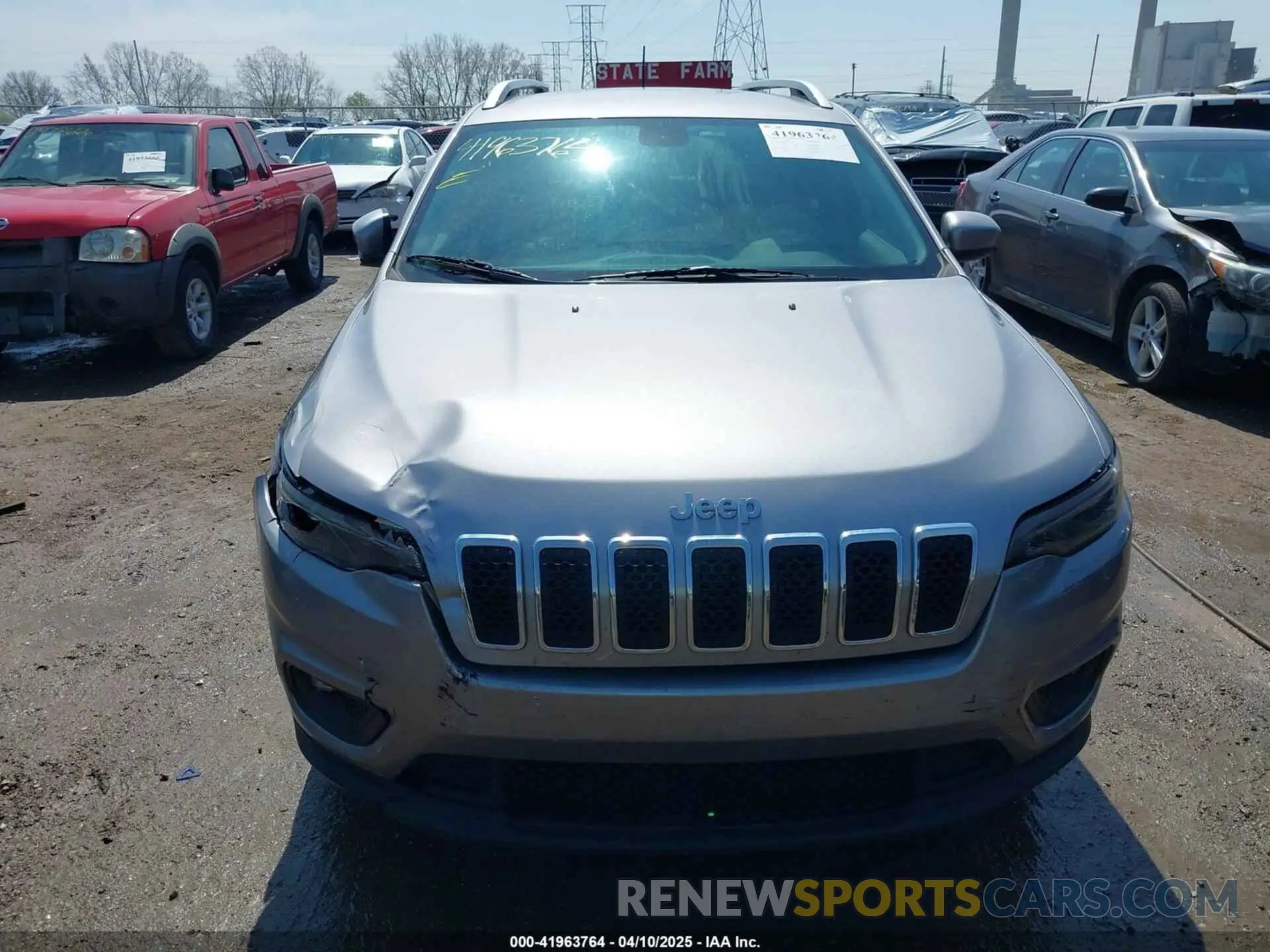 12 Photograph of a damaged car 1C4PJLCBXKD370636 JEEP CHEROKEE 2019
