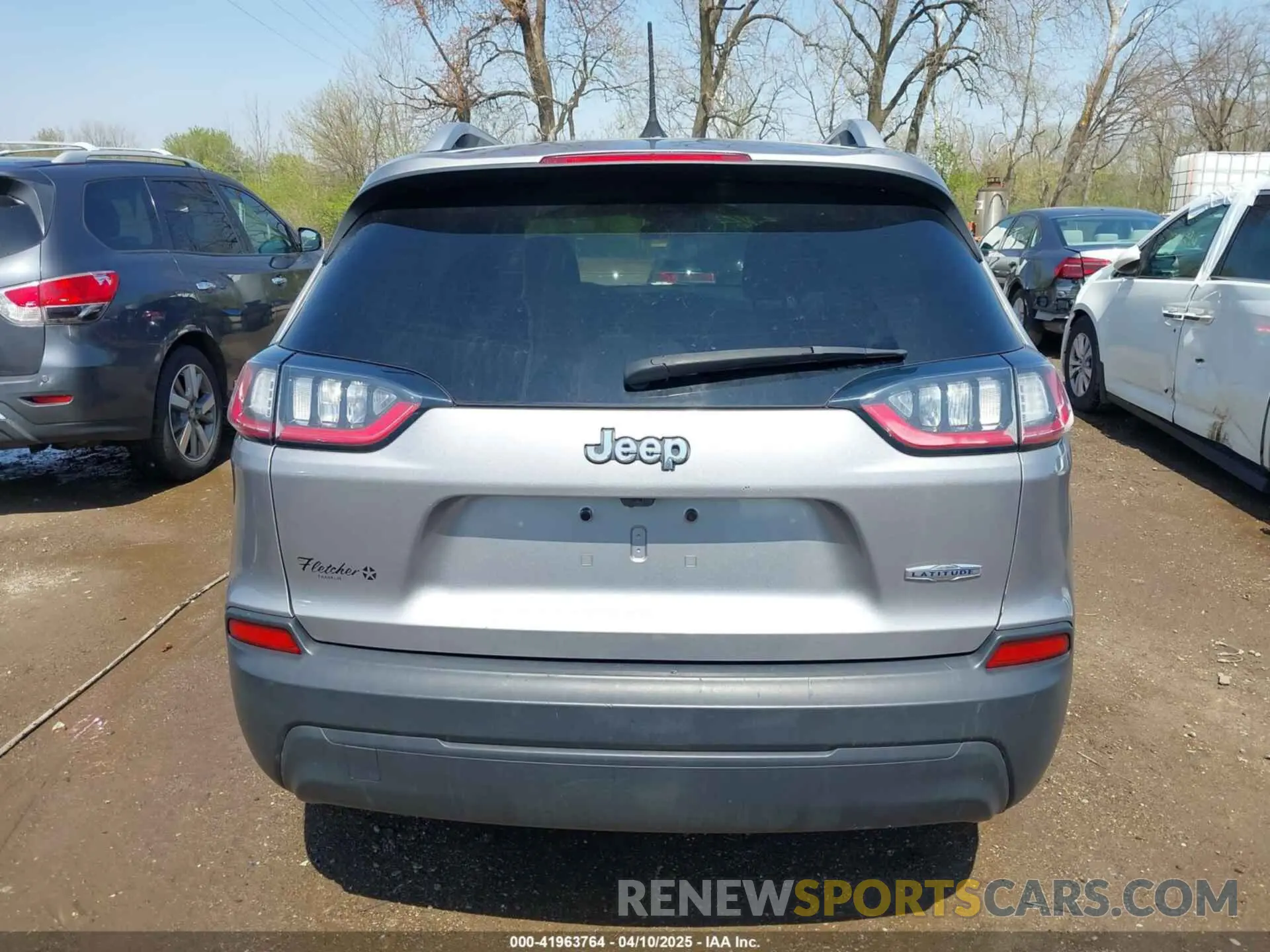16 Photograph of a damaged car 1C4PJLCBXKD370636 JEEP CHEROKEE 2019