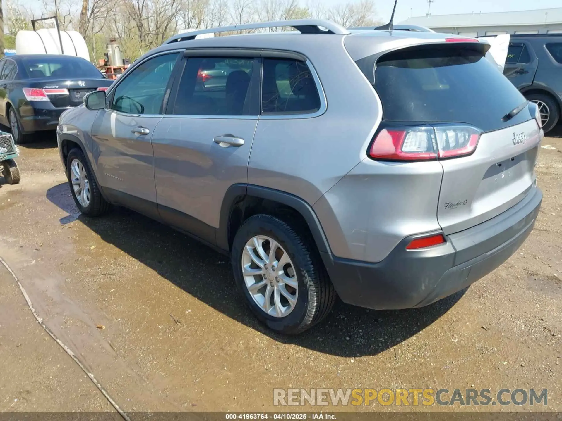 3 Photograph of a damaged car 1C4PJLCBXKD370636 JEEP CHEROKEE 2019