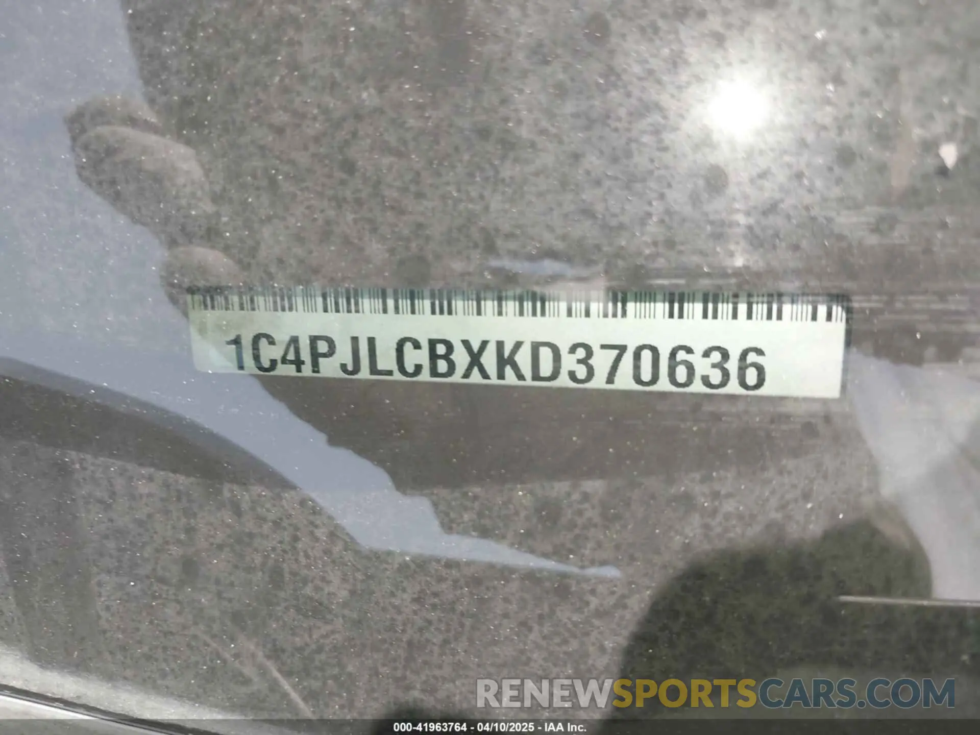 9 Photograph of a damaged car 1C4PJLCBXKD370636 JEEP CHEROKEE 2019