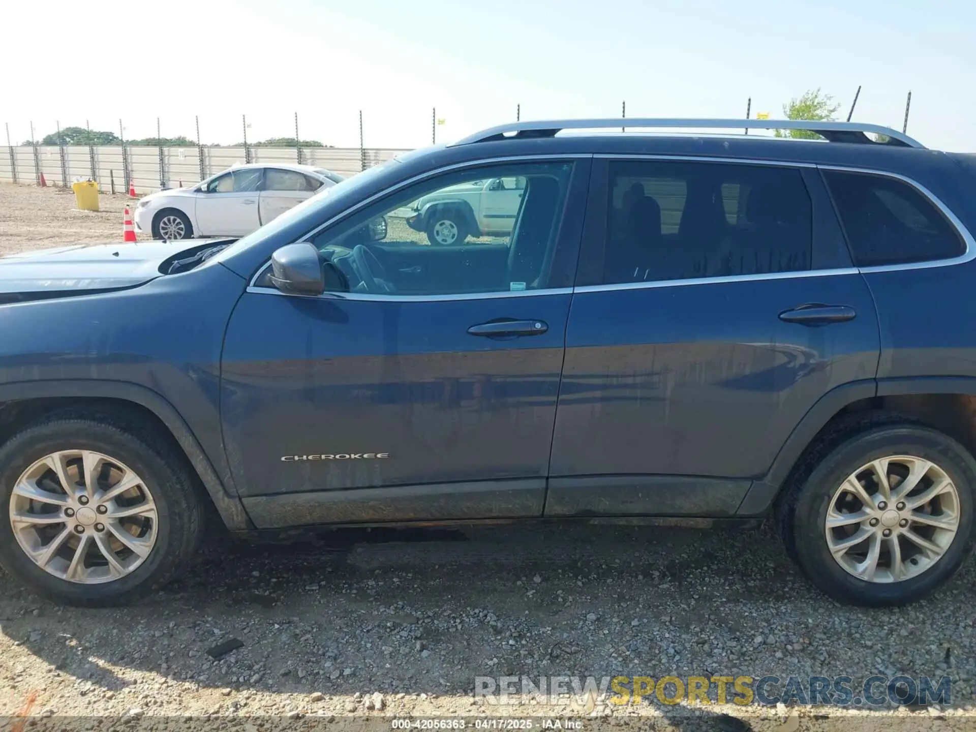 14 Photograph of a damaged car 1C4PJLCBXKD381863 JEEP CHEROKEE 2019