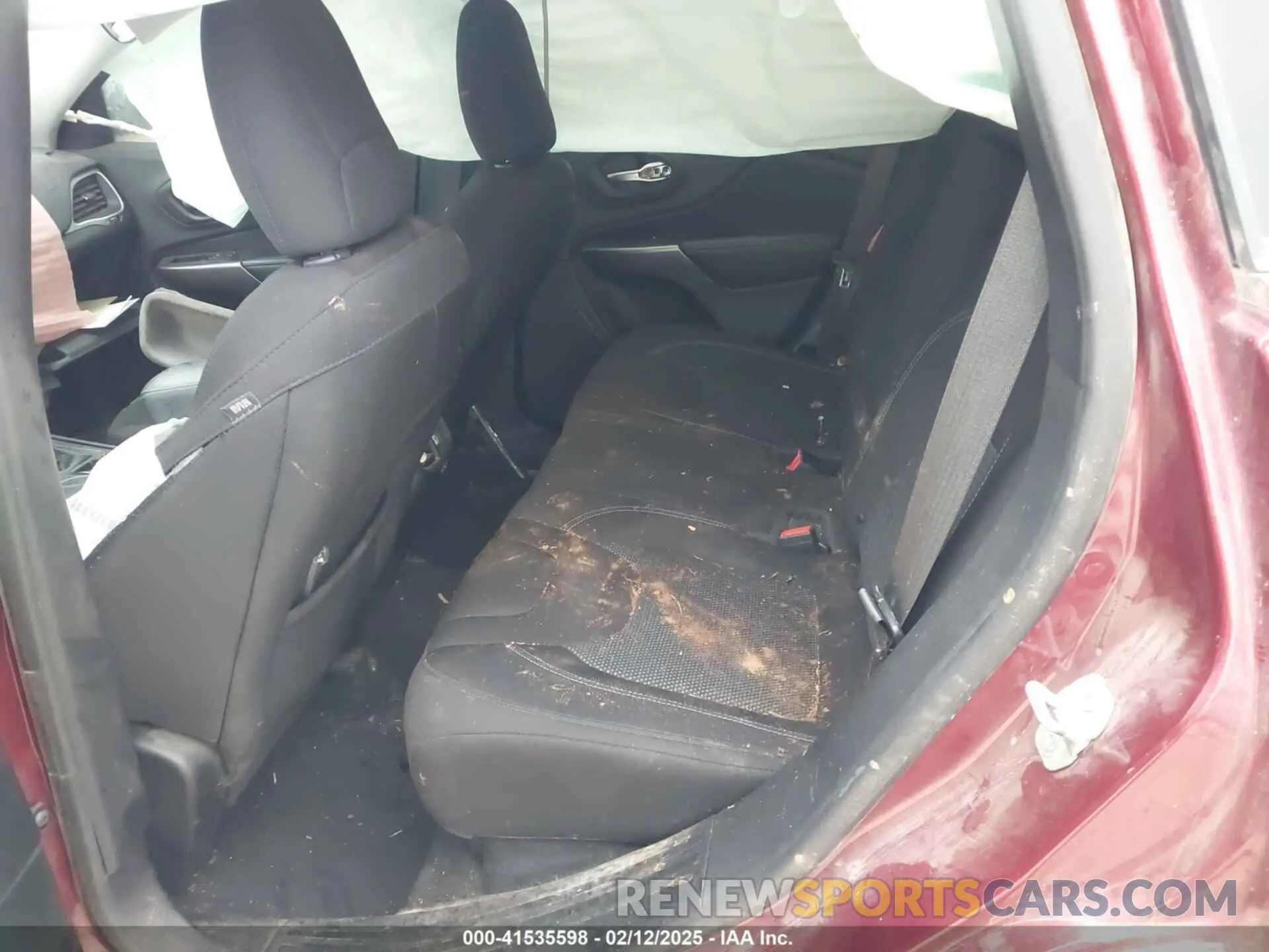 8 Photograph of a damaged car 1C4PJLCBXKD403814 JEEP CHEROKEE 2019