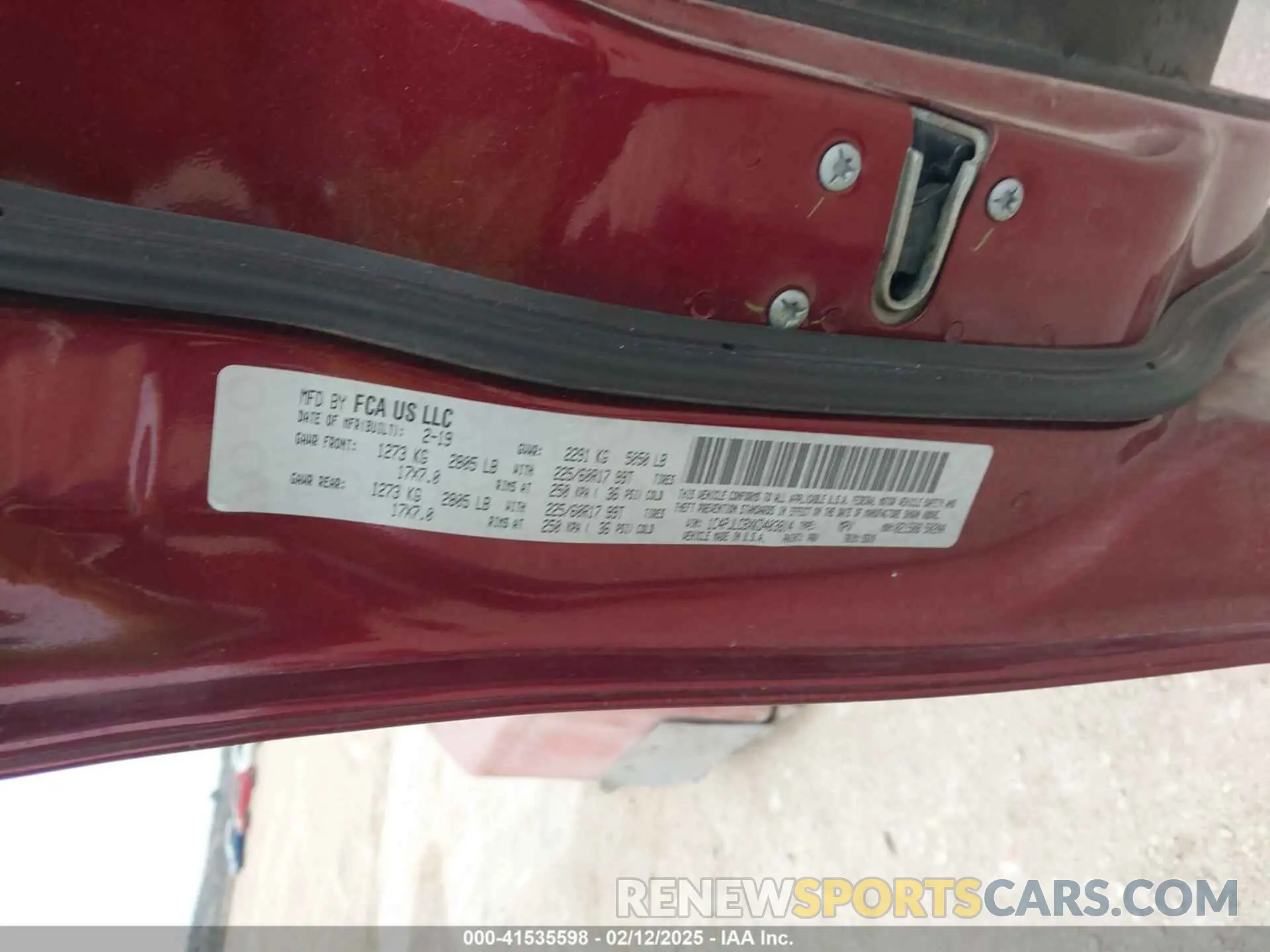9 Photograph of a damaged car 1C4PJLCBXKD403814 JEEP CHEROKEE 2019