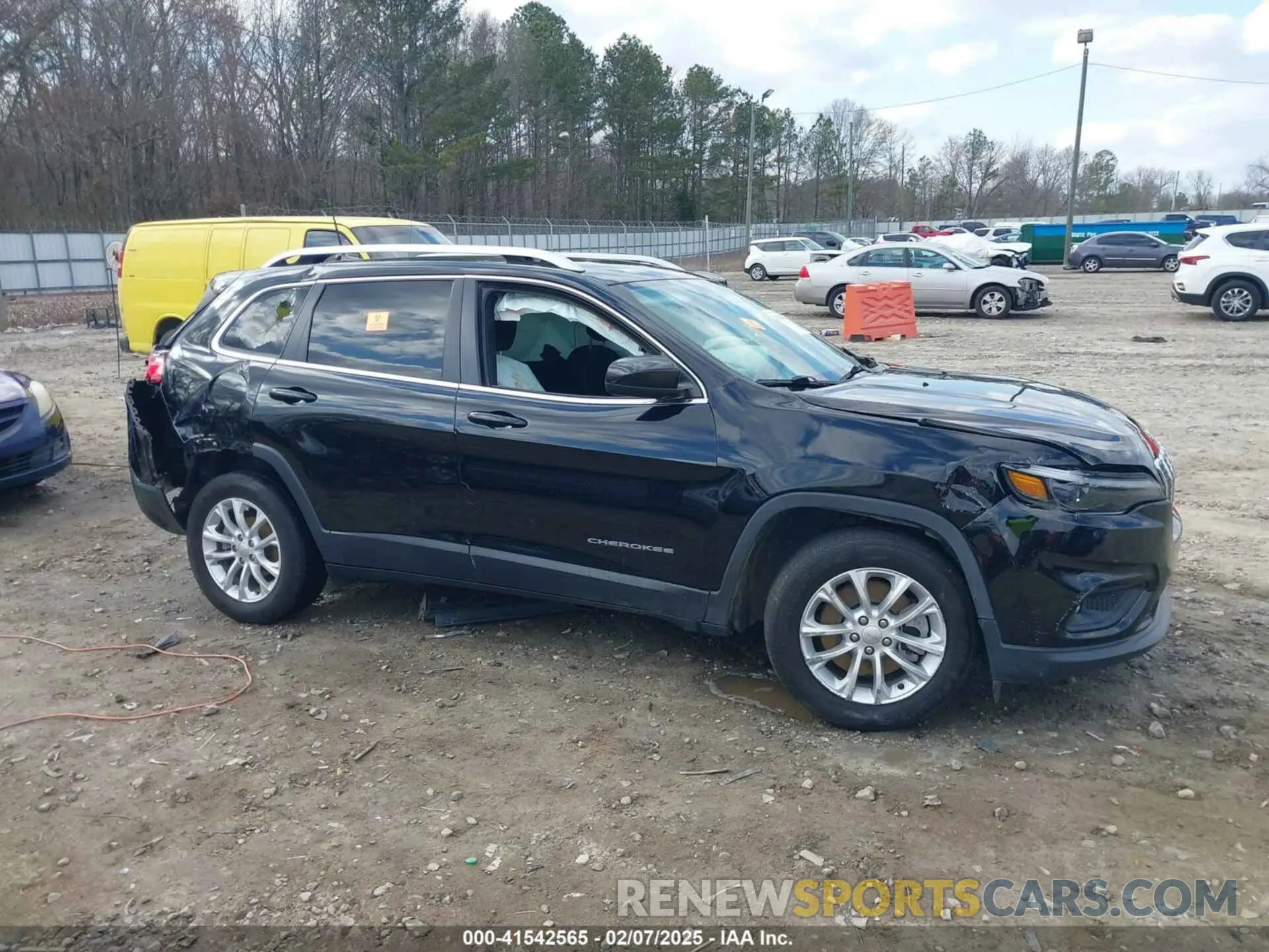 12 Photograph of a damaged car 1C4PJLCBXKD490470 JEEP CHEROKEE 2019