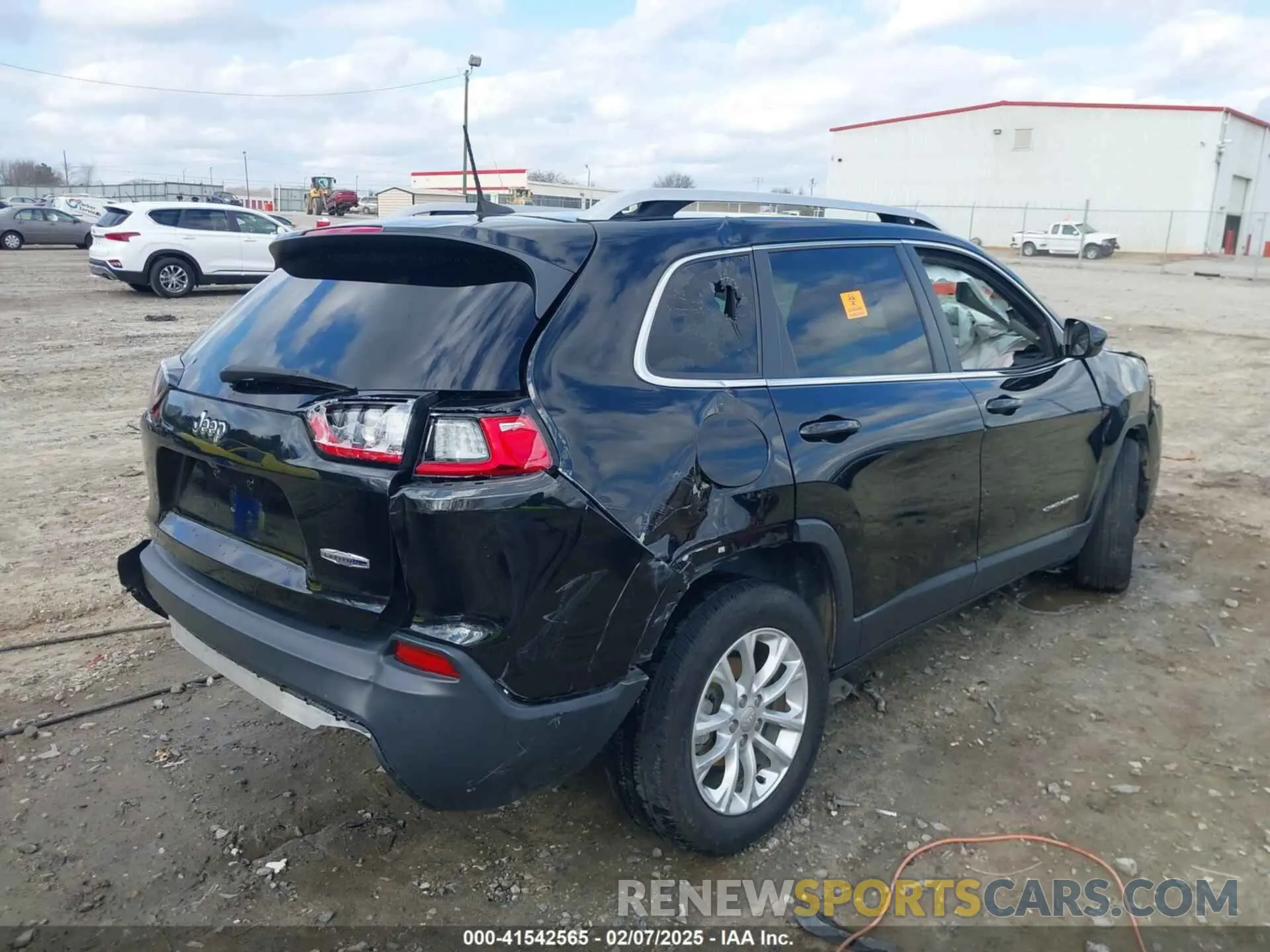 13 Photograph of a damaged car 1C4PJLCBXKD490470 JEEP CHEROKEE 2019