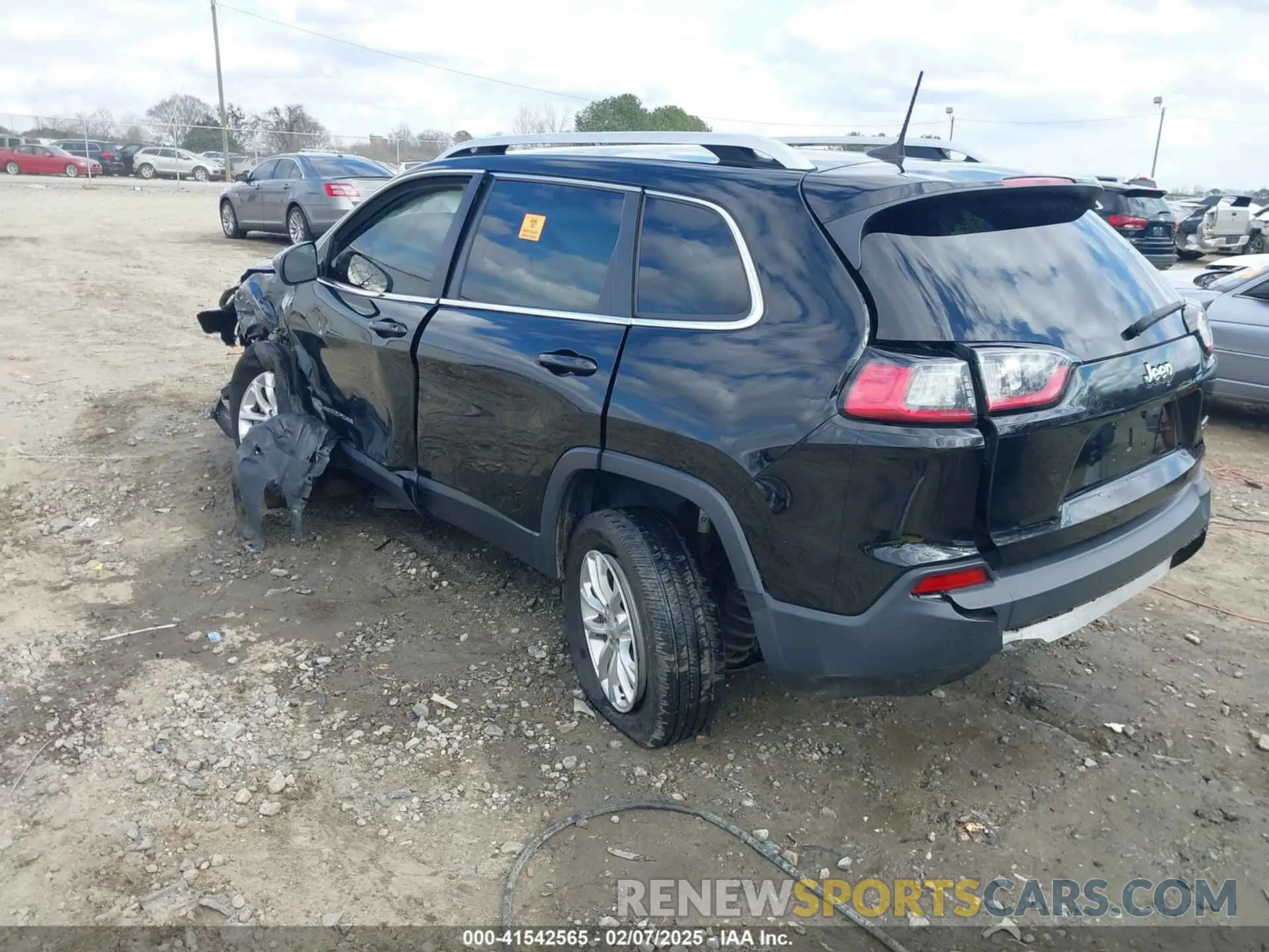 3 Photograph of a damaged car 1C4PJLCBXKD490470 JEEP CHEROKEE 2019