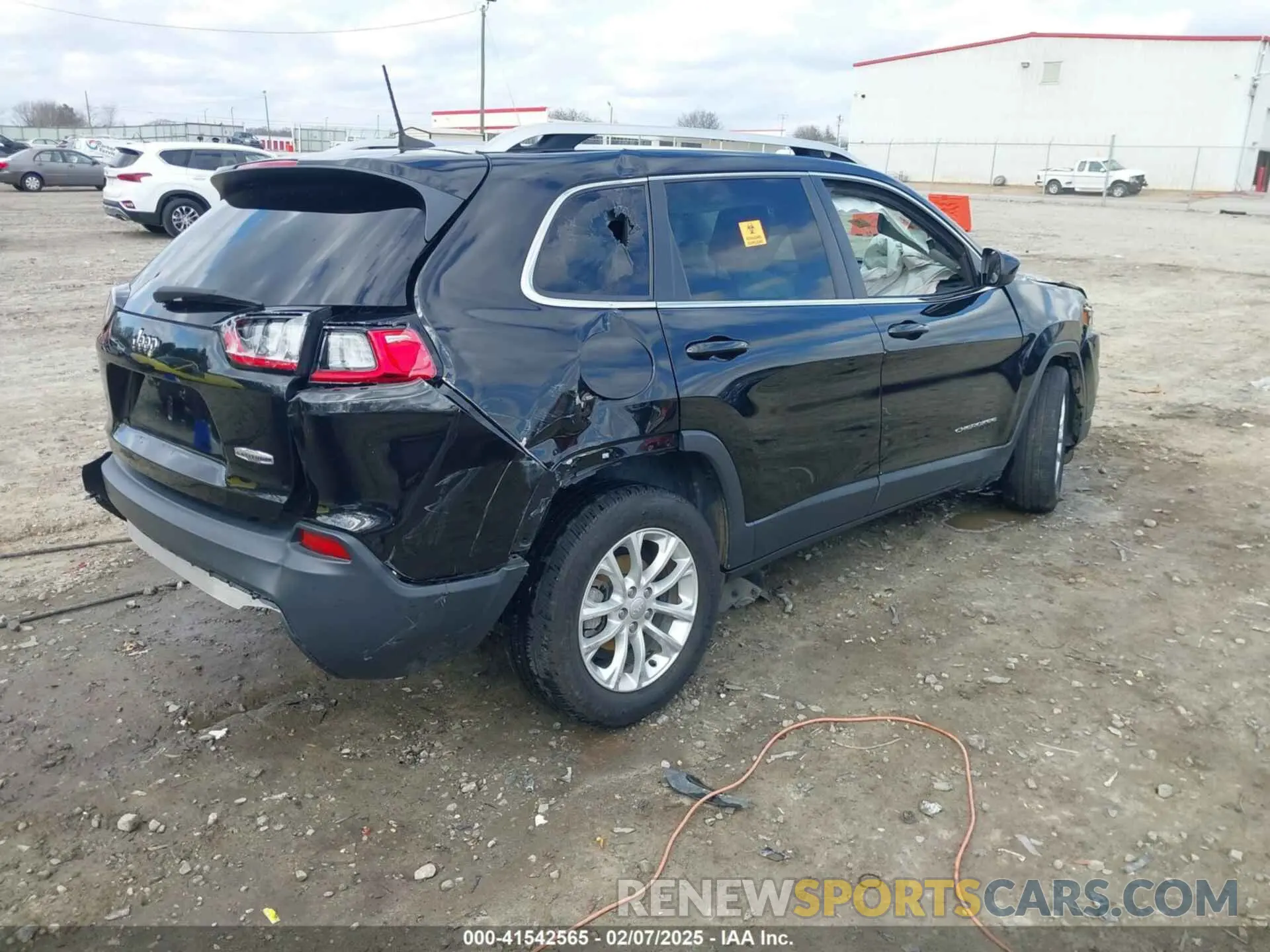 4 Photograph of a damaged car 1C4PJLCBXKD490470 JEEP CHEROKEE 2019