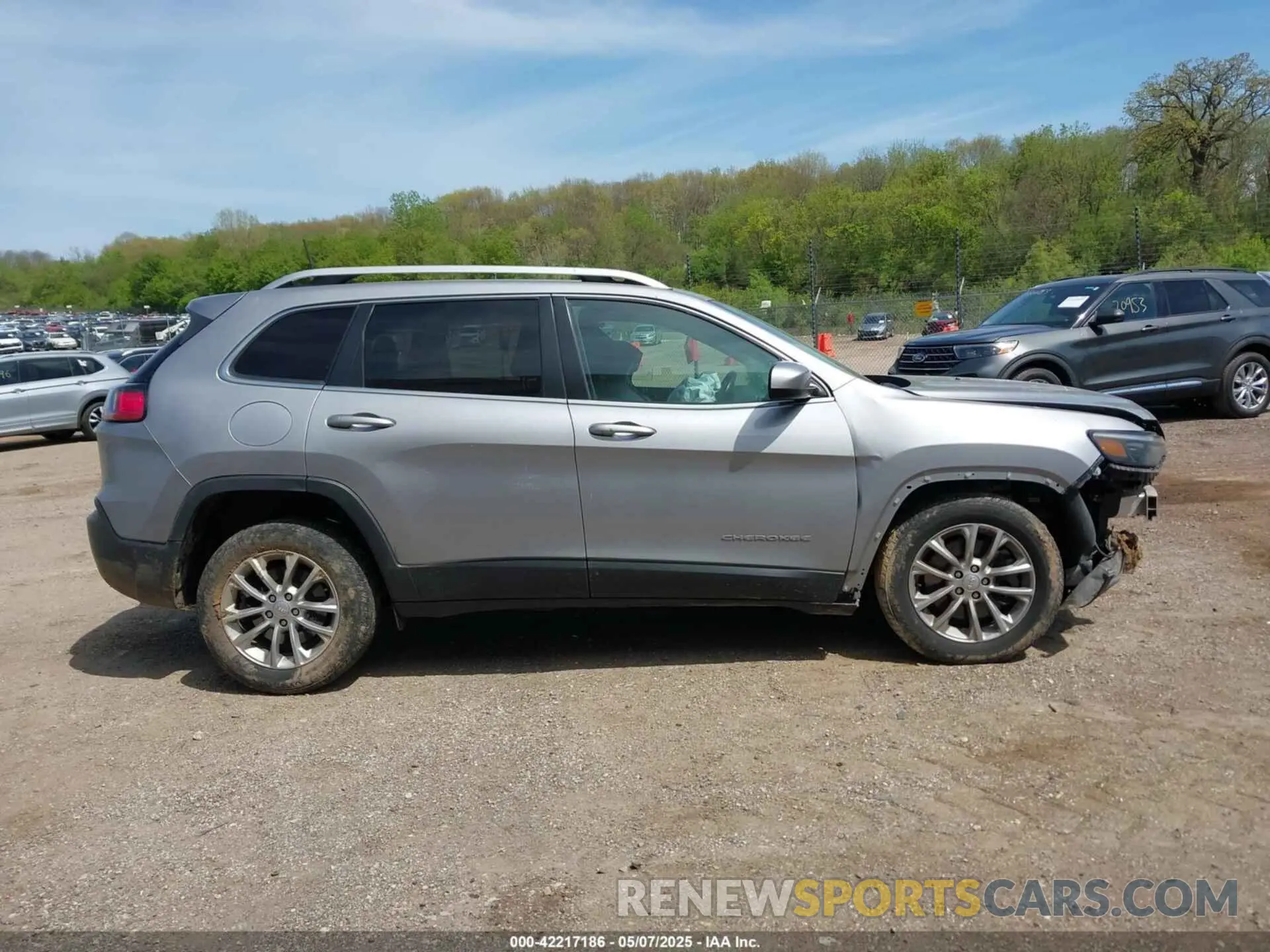 13 Photograph of a damaged car 1C4PJLCX6KD341050 JEEP CHEROKEE 2019